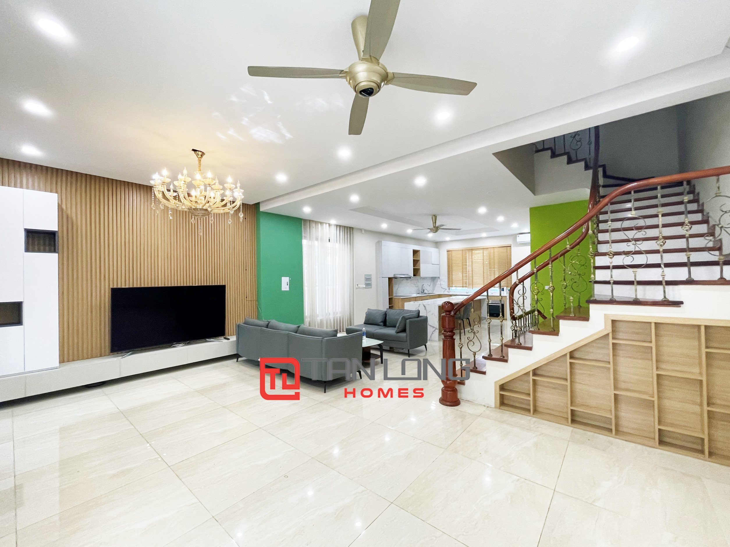 Cho thuê Biệt thự Song lập sân vườn 4 phòng ngủ full nội thất tại Vinhomes Riverside 2