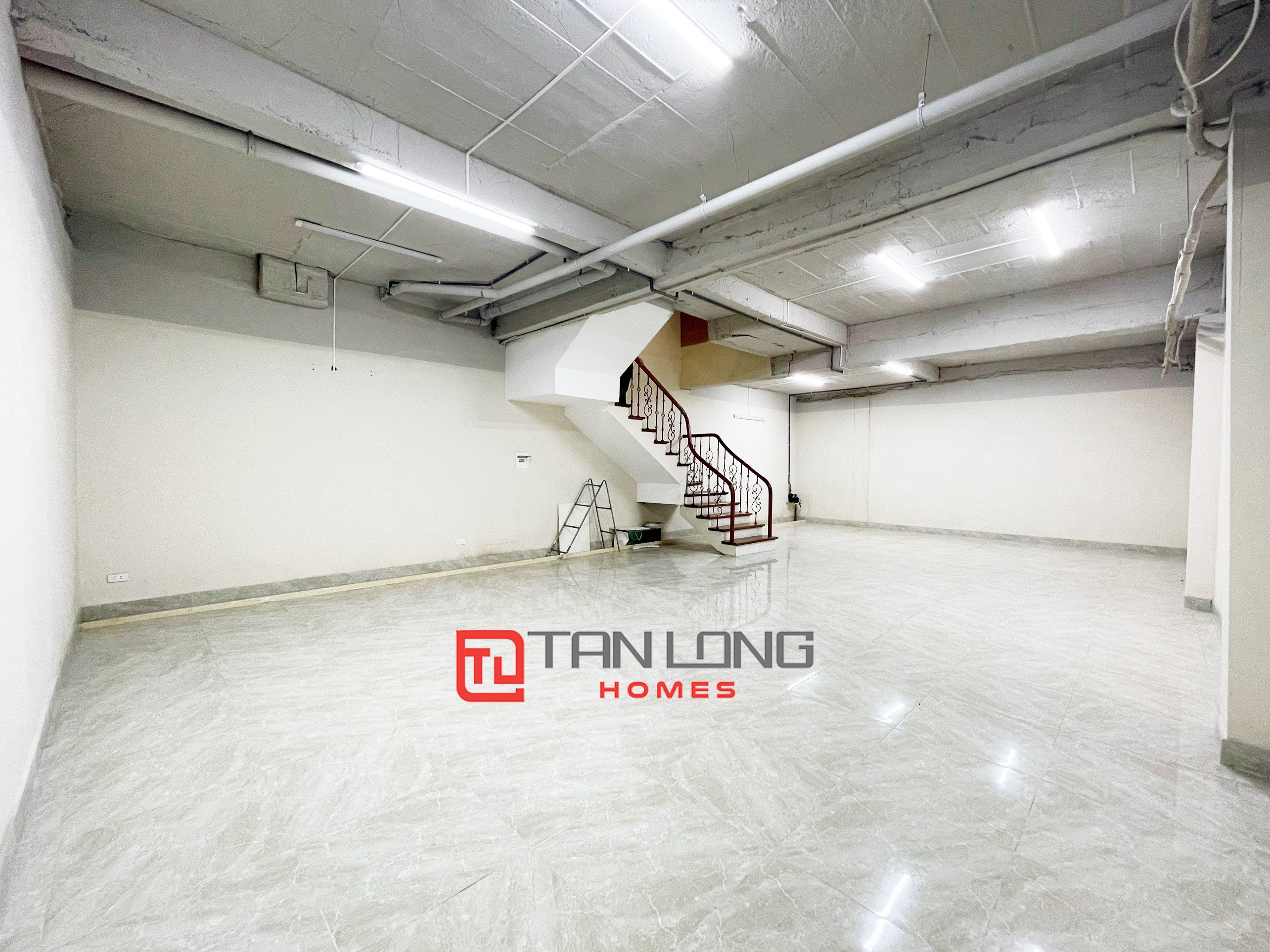 Cho thuê Biệt thự Song lập sân vườn 4 phòng ngủ full nội thất tại Vinhomes Riverside 4