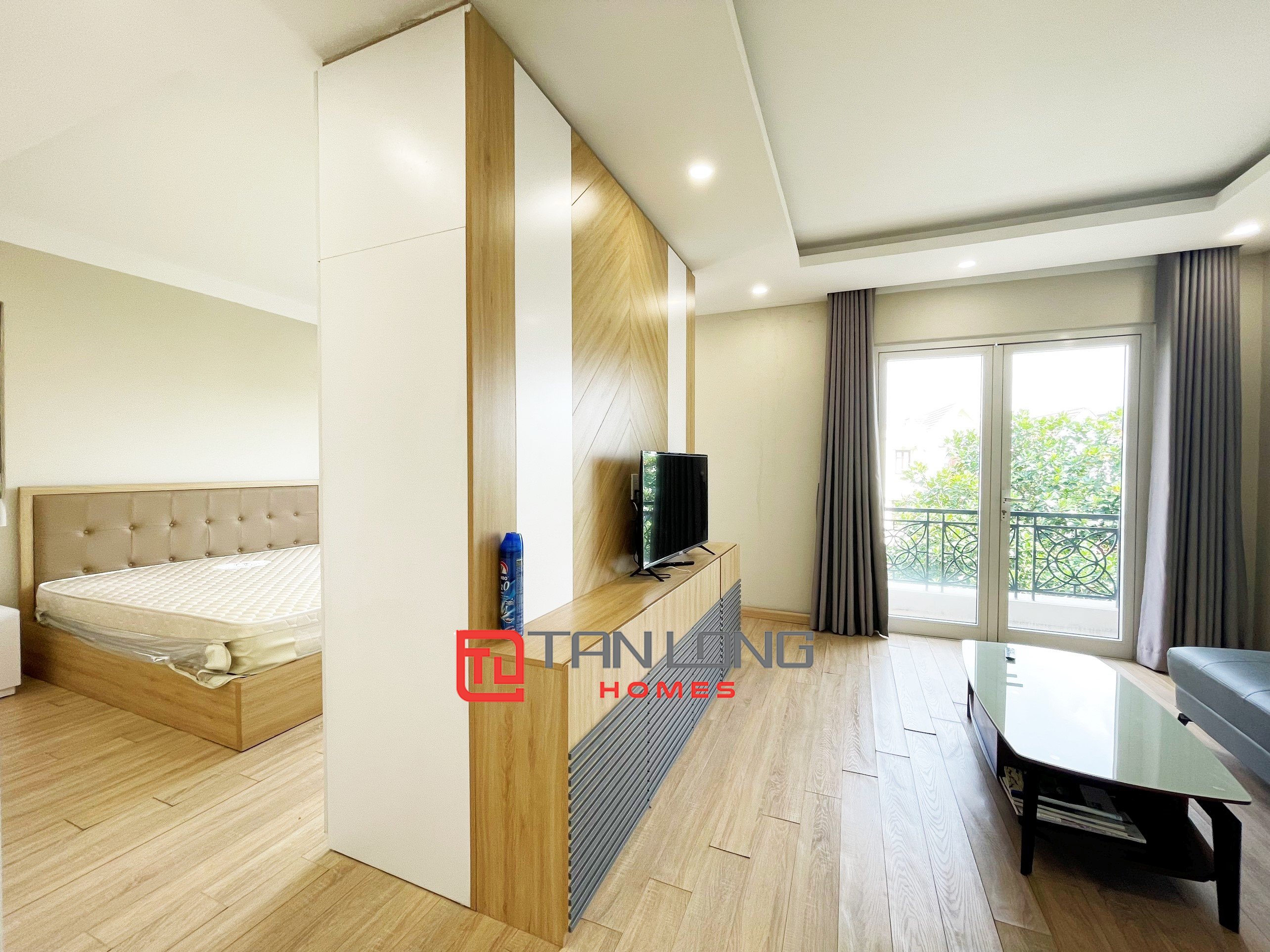 Cho thuê Biệt thự Song lập sân vườn 4 phòng ngủ full nội thất tại Vinhomes Riverside 6