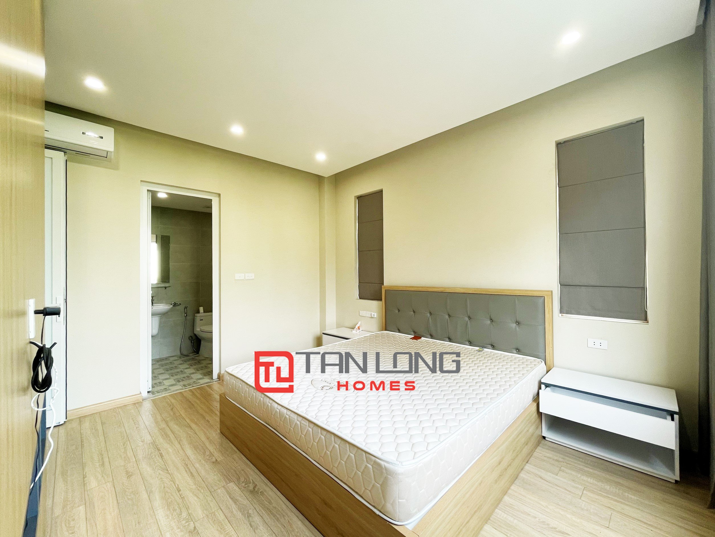 Cho thuê Biệt thự Song lập sân vườn 4 phòng ngủ full nội thất tại Vinhomes Riverside 8
