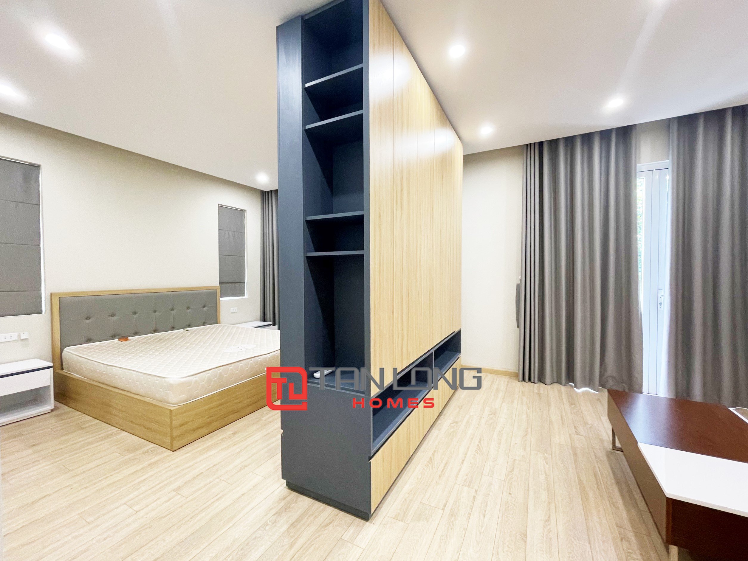 Cho thuê Biệt thự Song lập sân vườn 4 phòng ngủ full nội thất tại Vinhomes Riverside 9