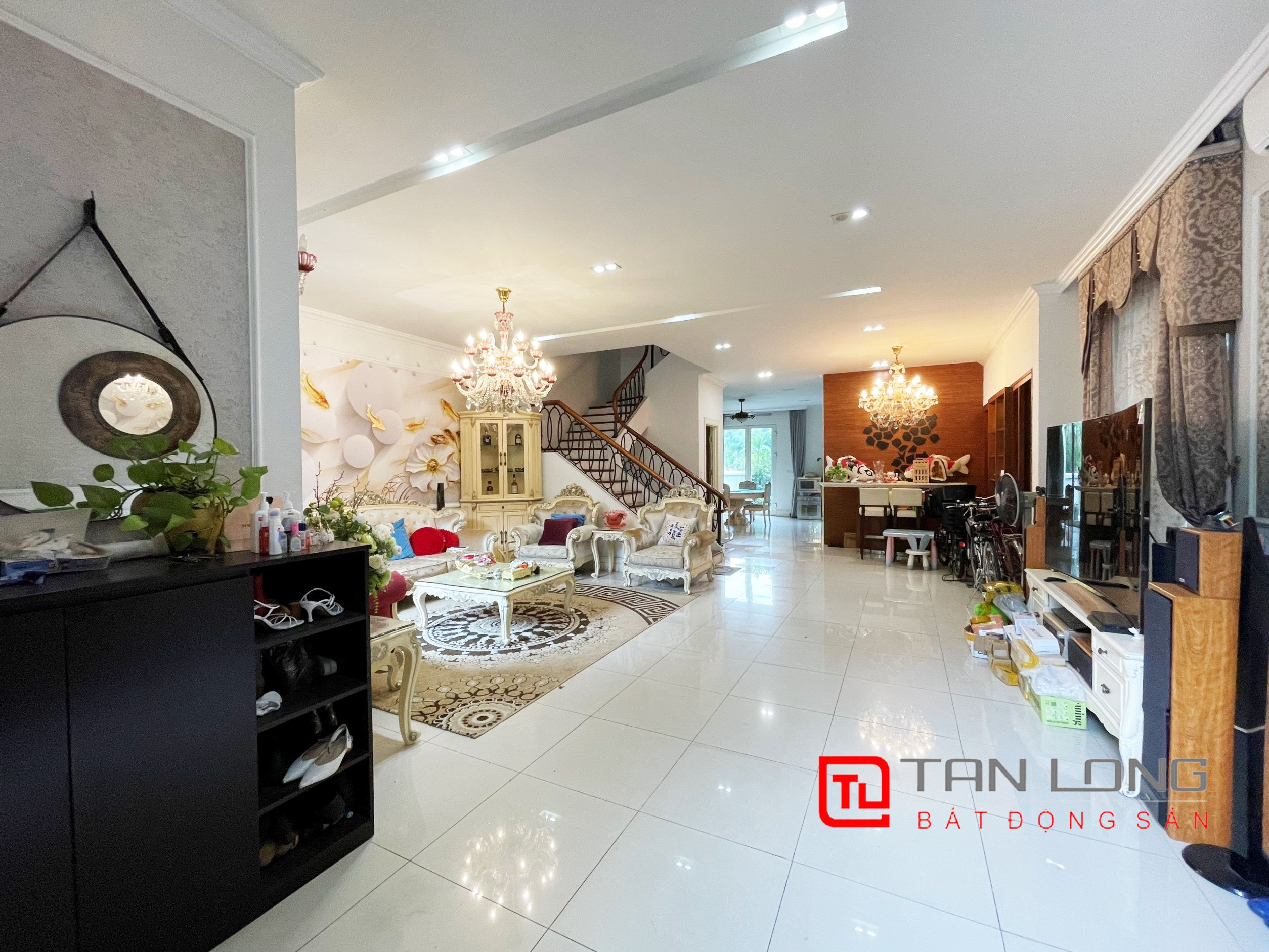 Cho thuê biệt thự song lập sân vườn rộng tại Vinhomes Riverside 1