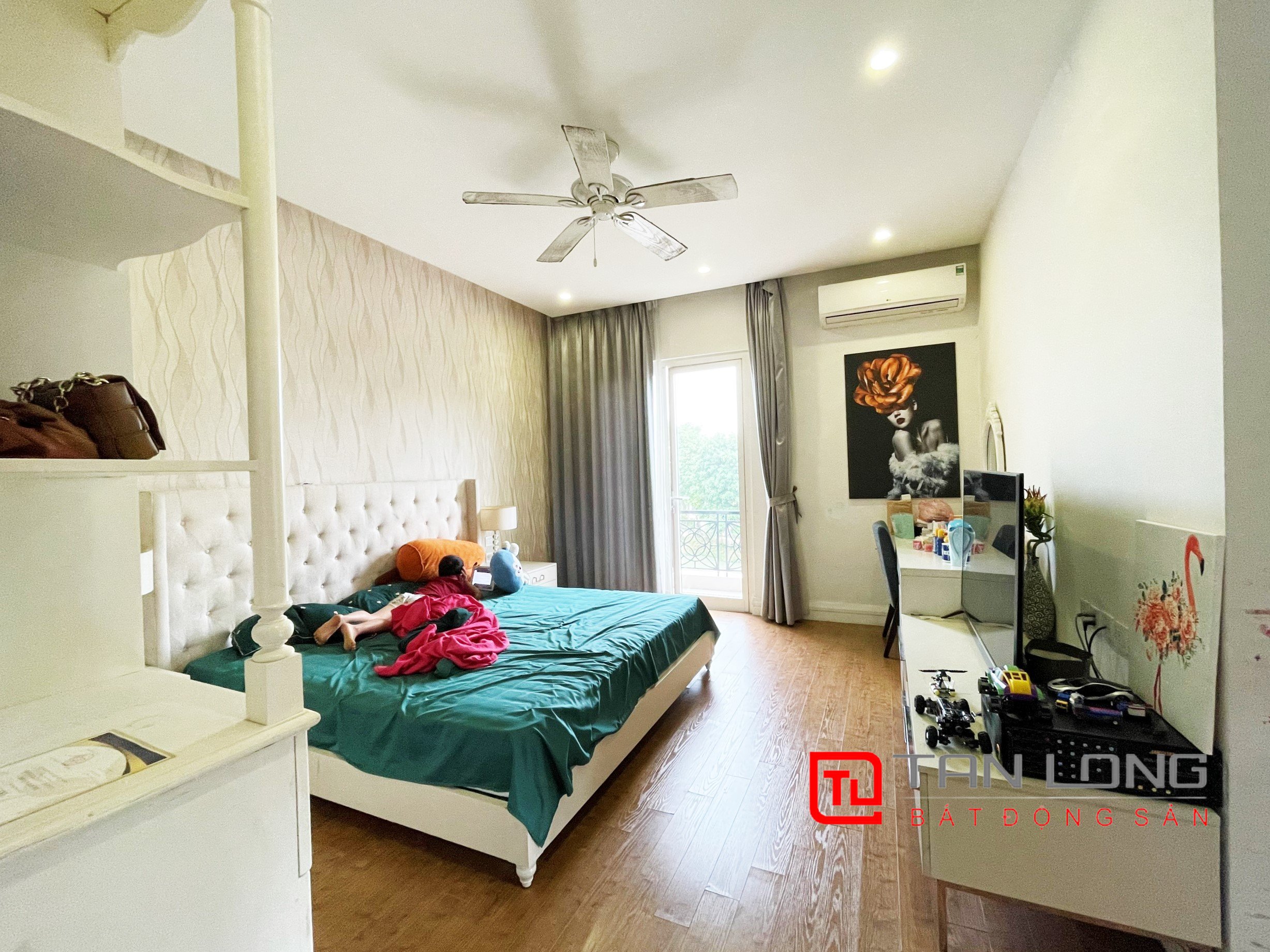 Cho thuê biệt thự song lập sân vườn rộng tại Vinhomes Riverside 11