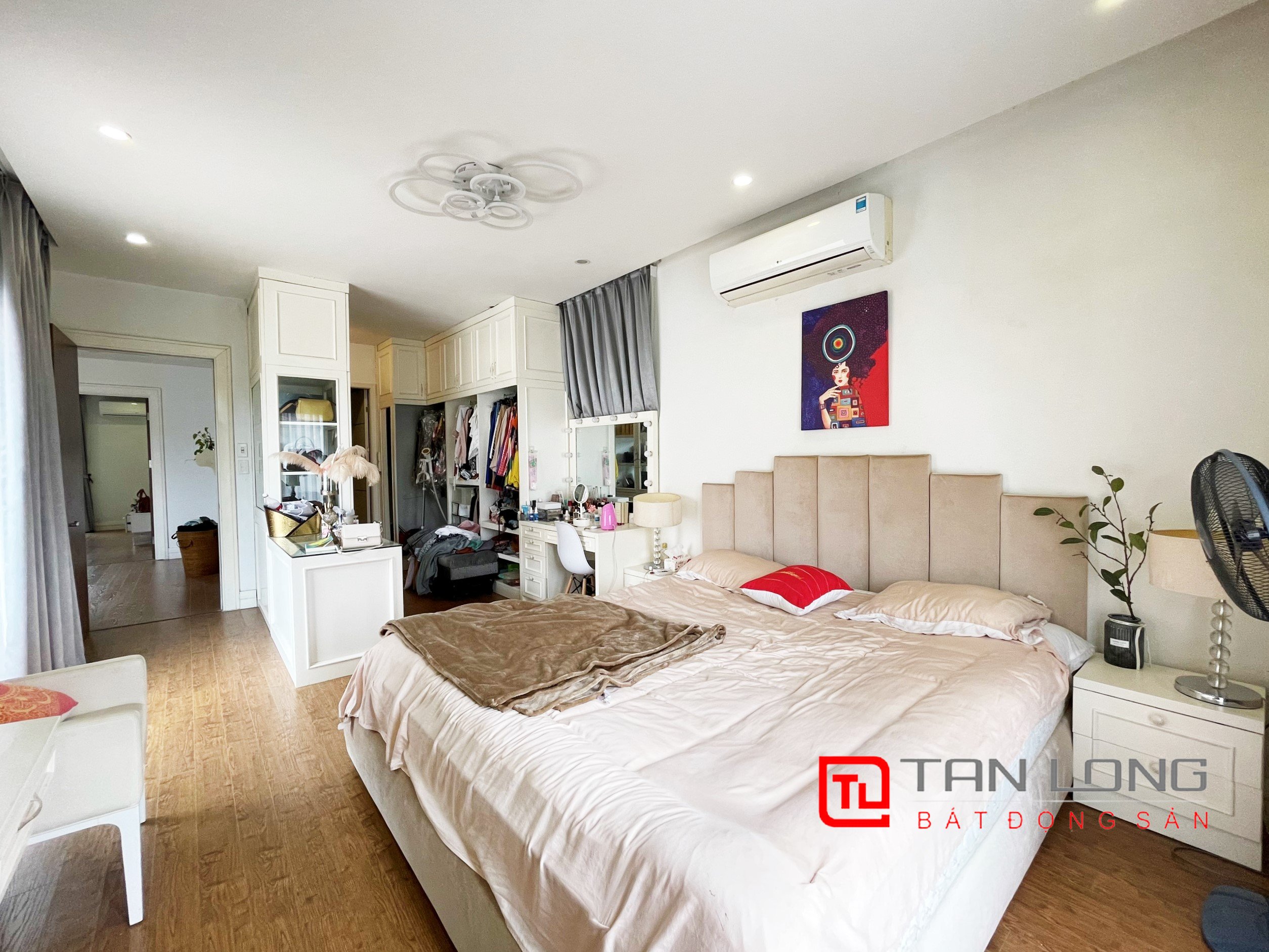 Cho thuê biệt thự song lập sân vườn rộng tại Vinhomes Riverside 12