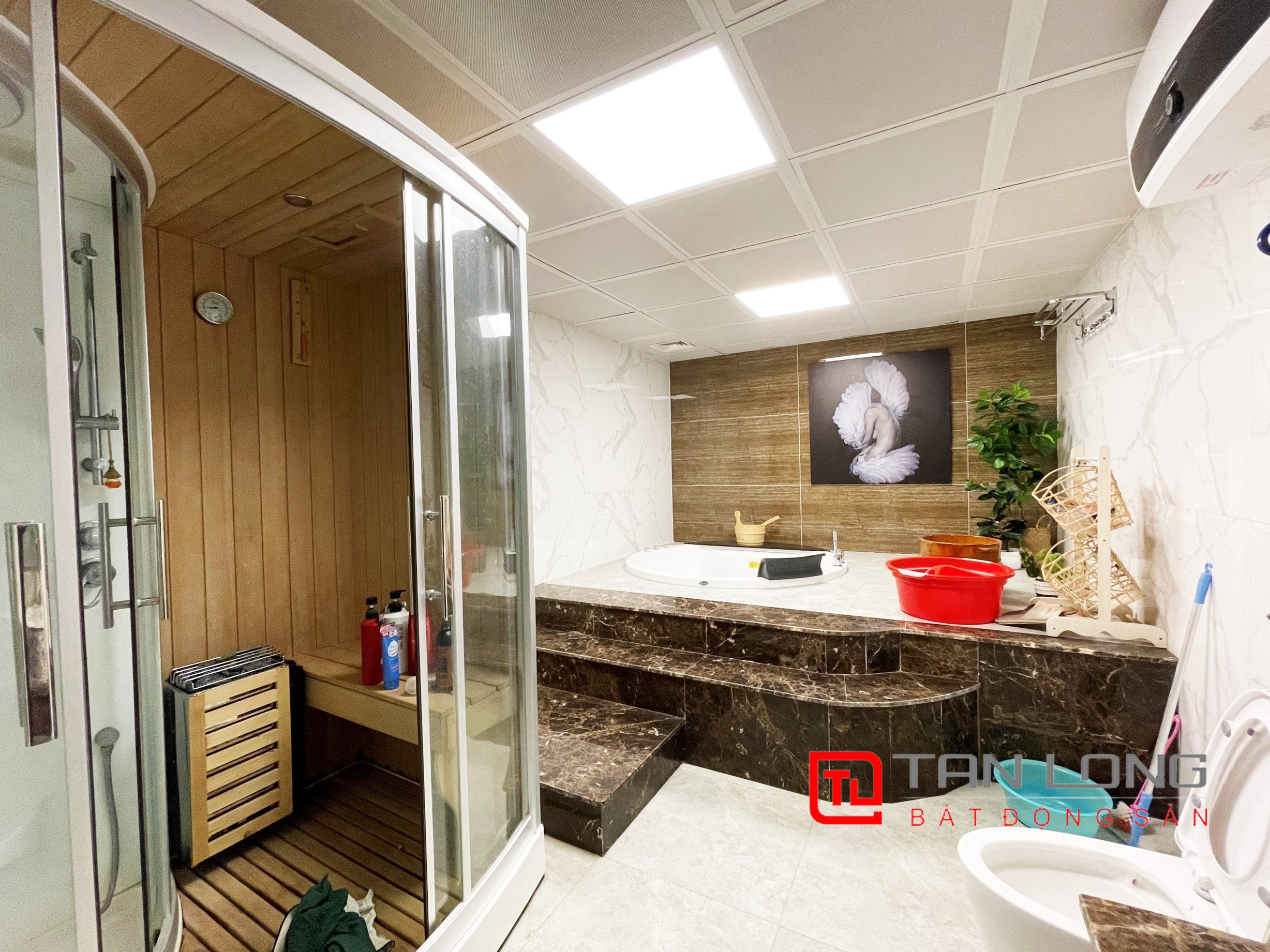 Cho thuê biệt thự song lập sân vườn rộng tại Vinhomes Riverside 14