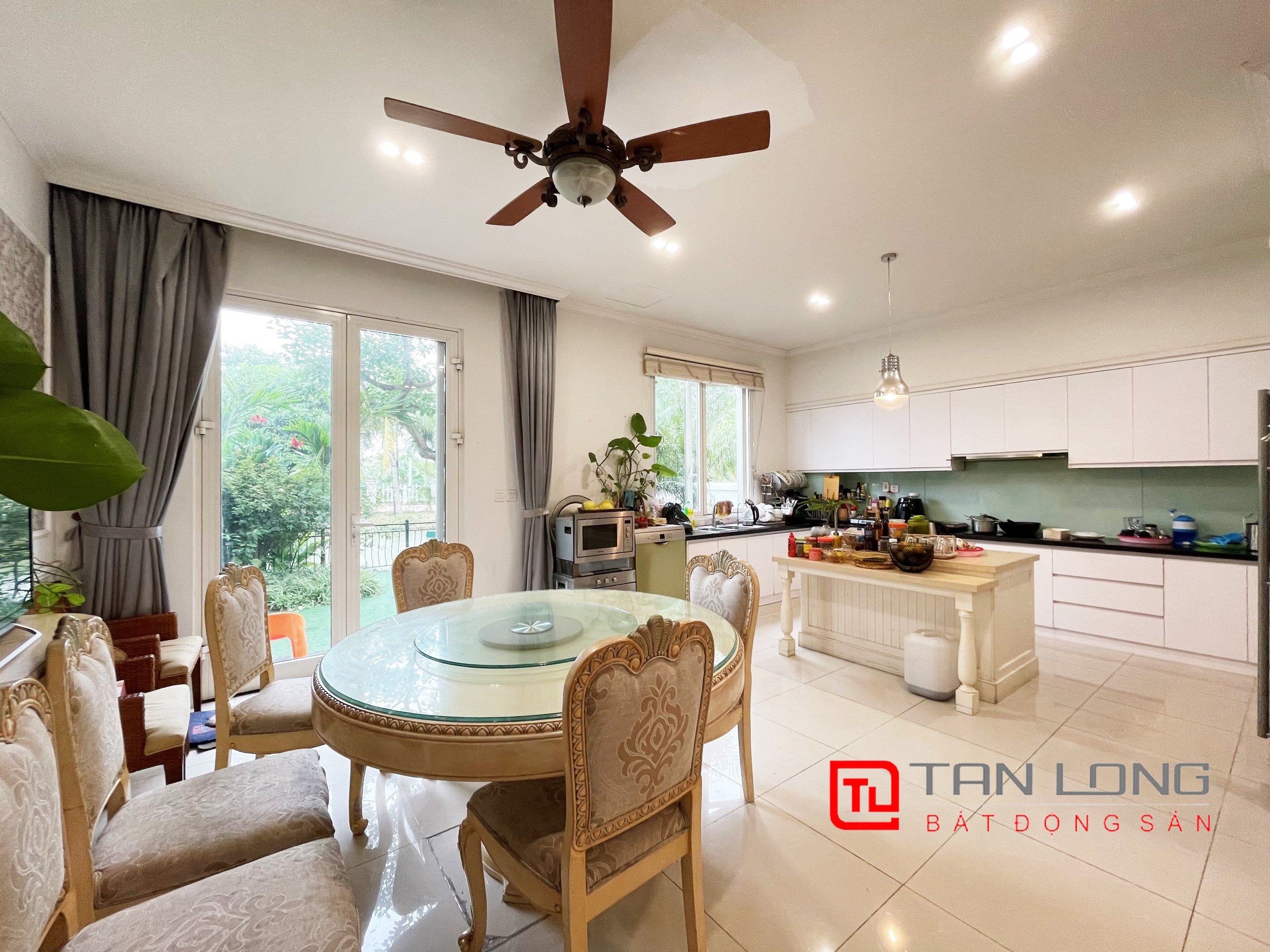 Cho thuê biệt thự song lập sân vườn rộng tại Vinhomes Riverside 3