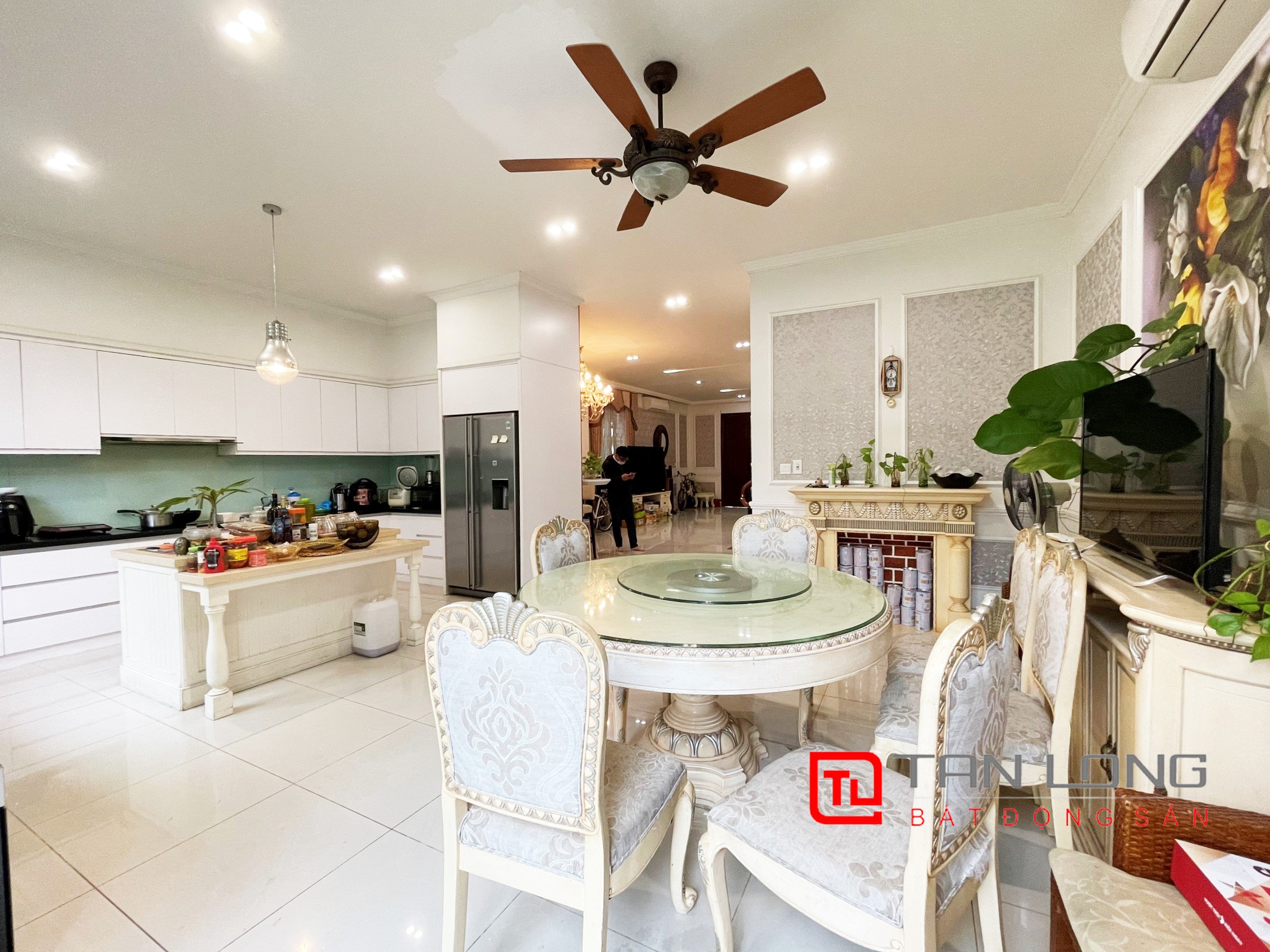 Cho thuê biệt thự song lập sân vườn rộng tại Vinhomes Riverside 4