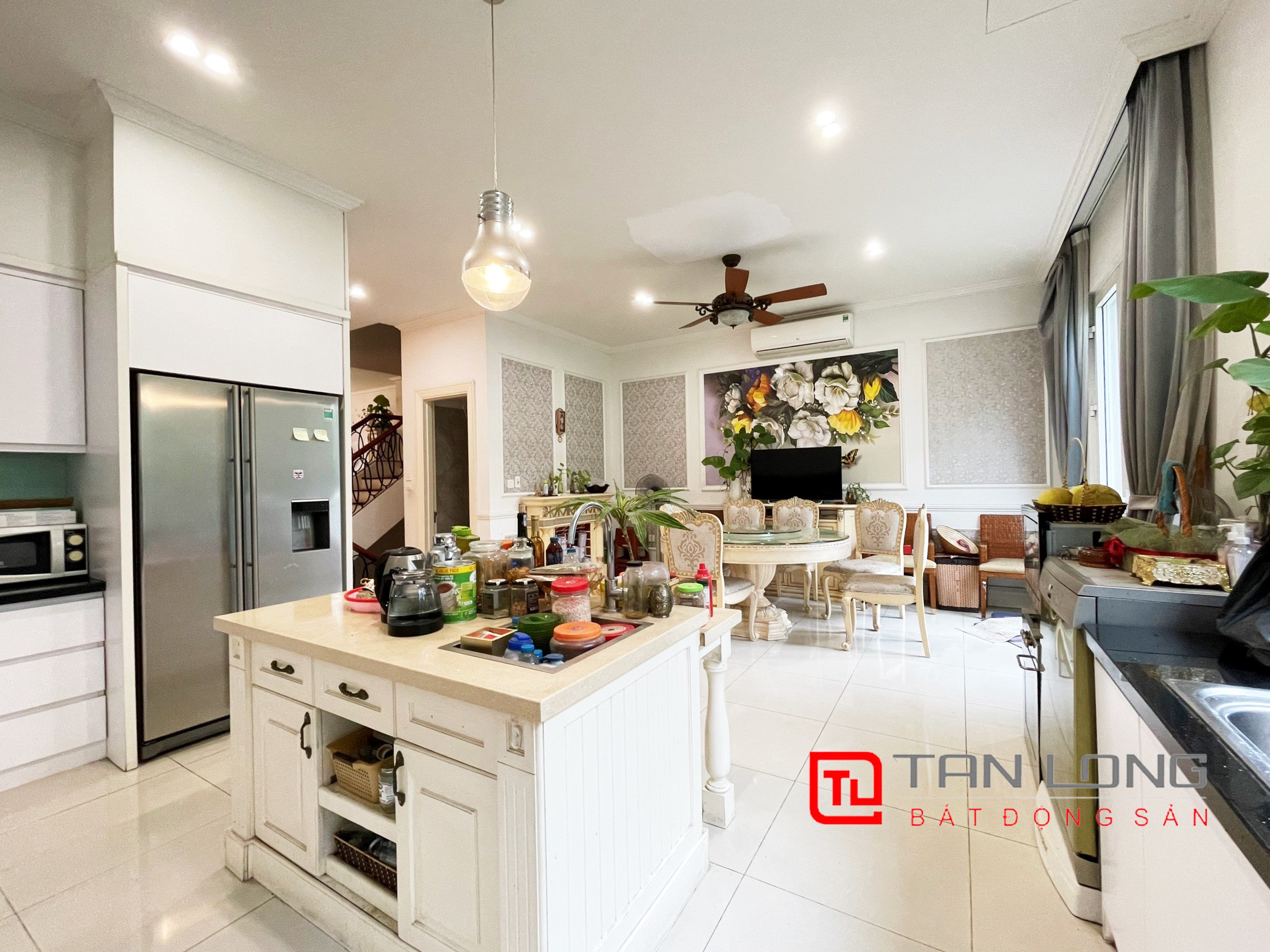 Cho thuê biệt thự song lập sân vườn rộng tại Vinhomes Riverside 8