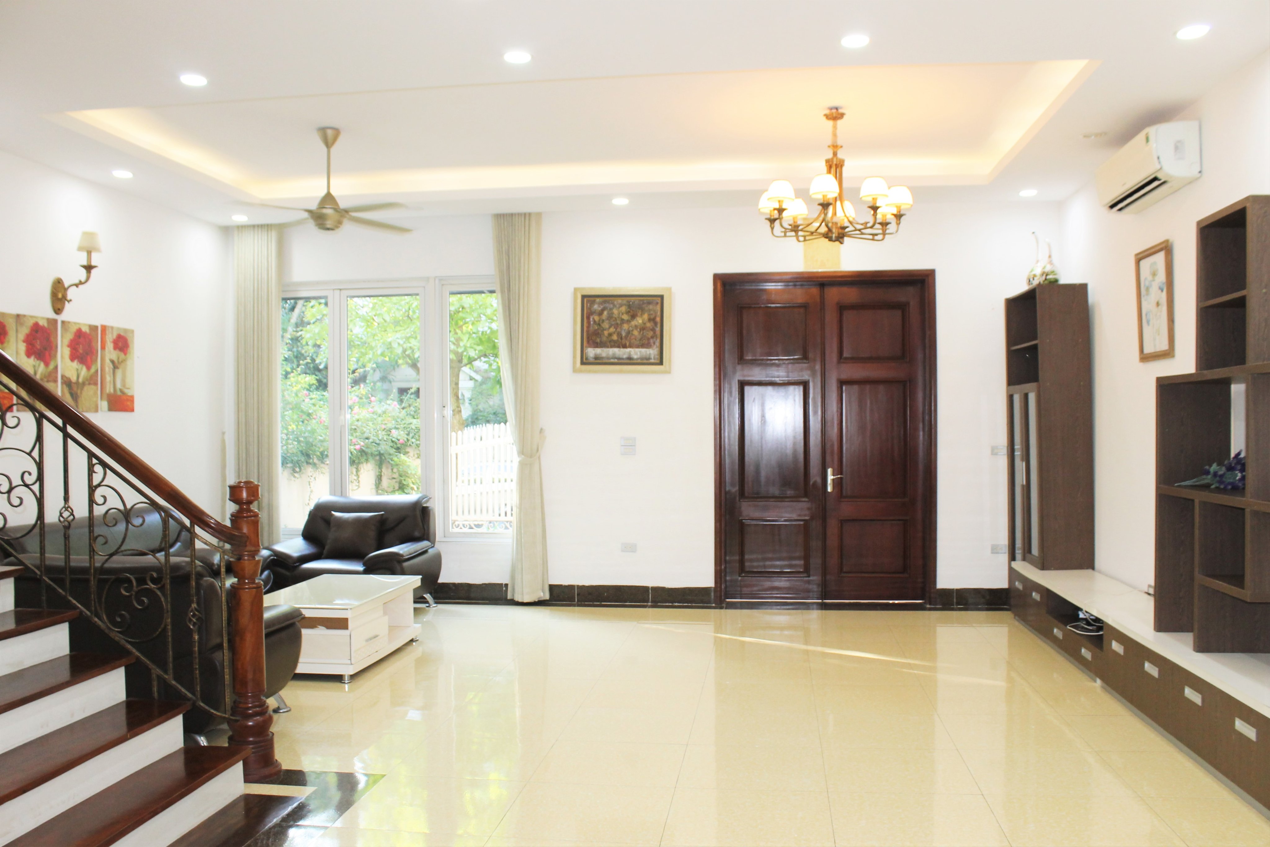 Cho thuê Biệt thự Song Lập tại Vinhomes Riverside đã hoàn thiện đủ đồ 1