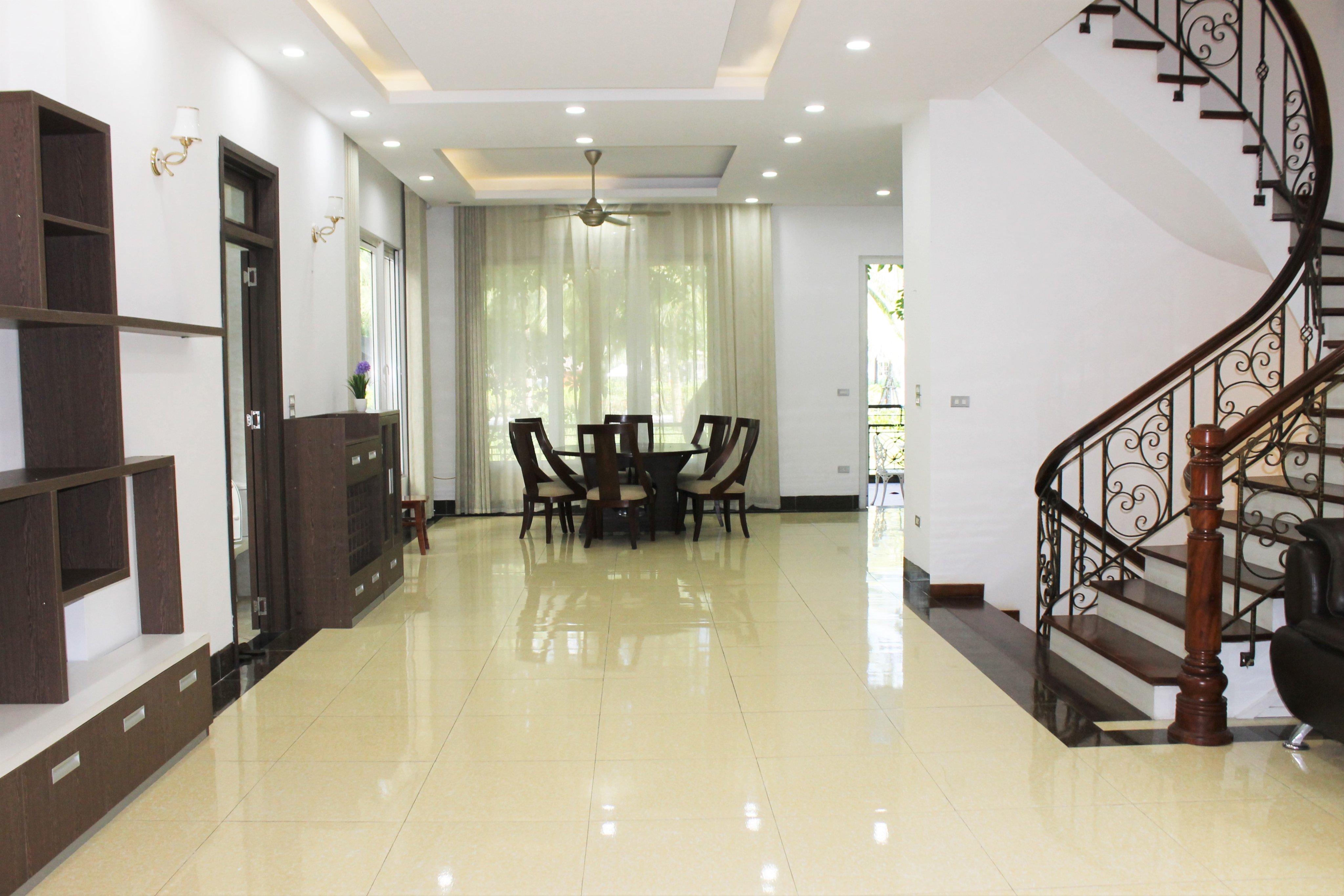 Cho thuê Biệt thự Song Lập tại Vinhomes Riverside đã hoàn thiện đủ đồ 3