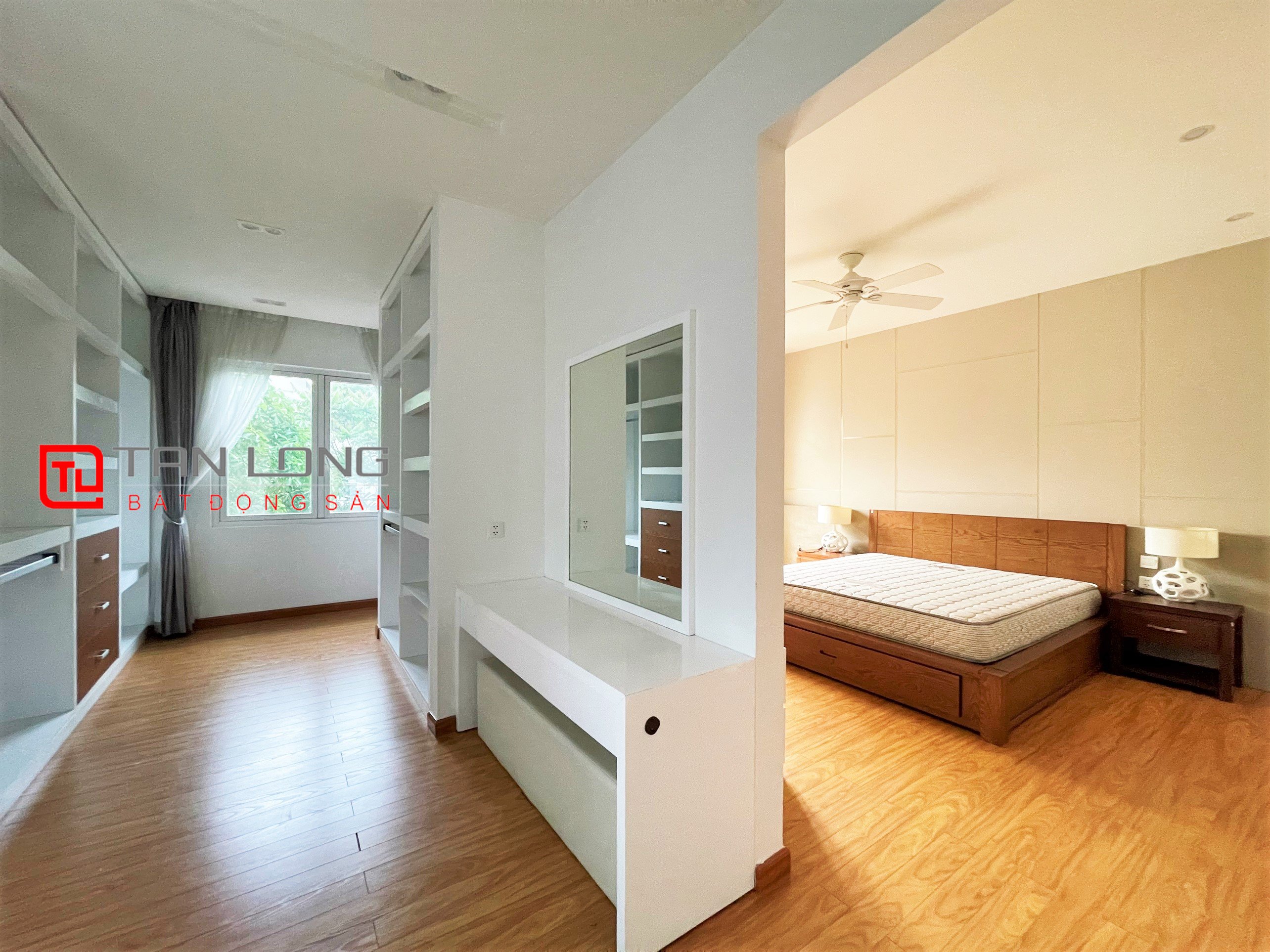 Cho thuê Biệt thự song lập view ngã 3 sông tại Vinhomes Riverside 10