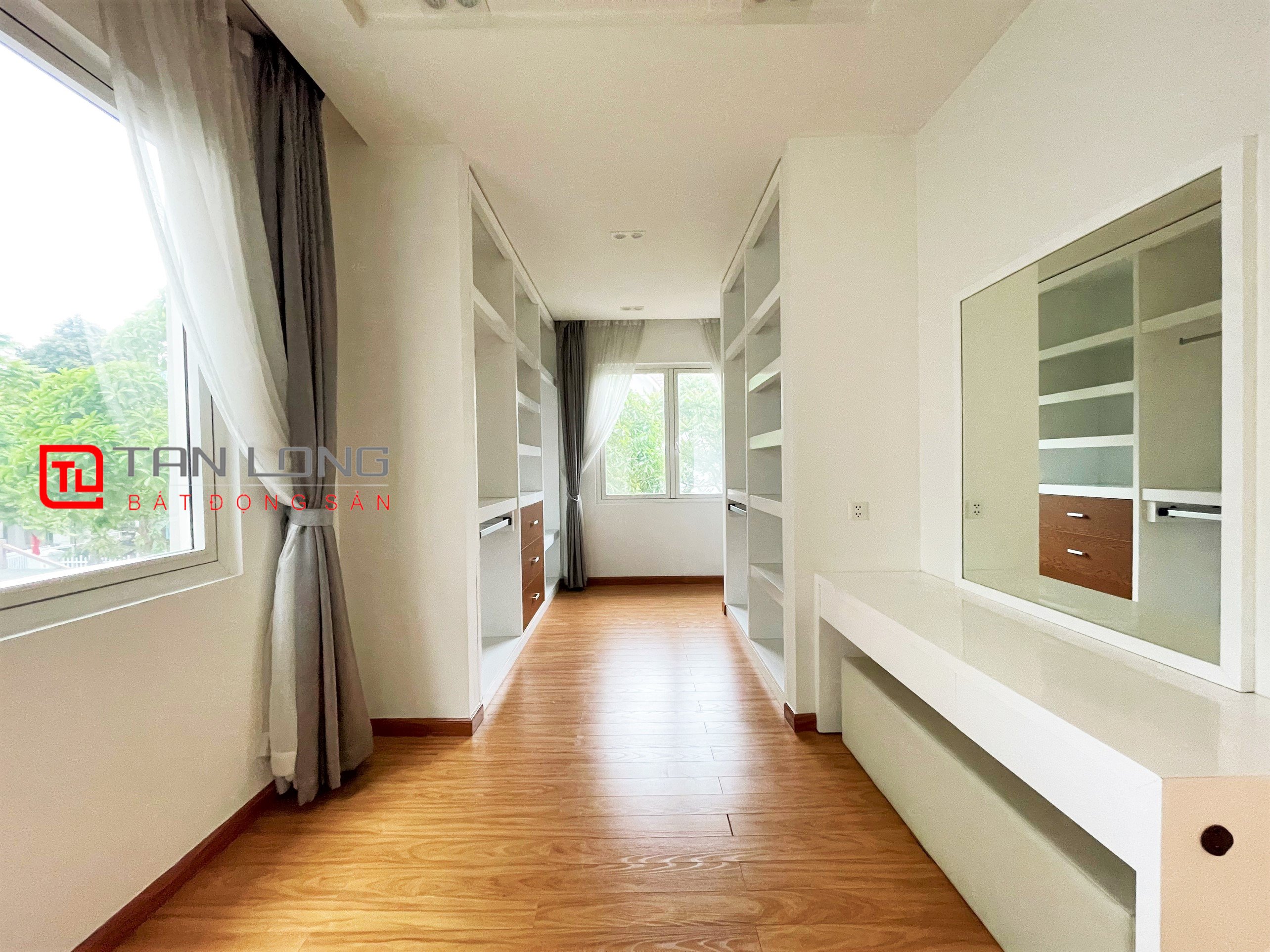 Cho thuê Biệt thự song lập view ngã 3 sông tại Vinhomes Riverside 12