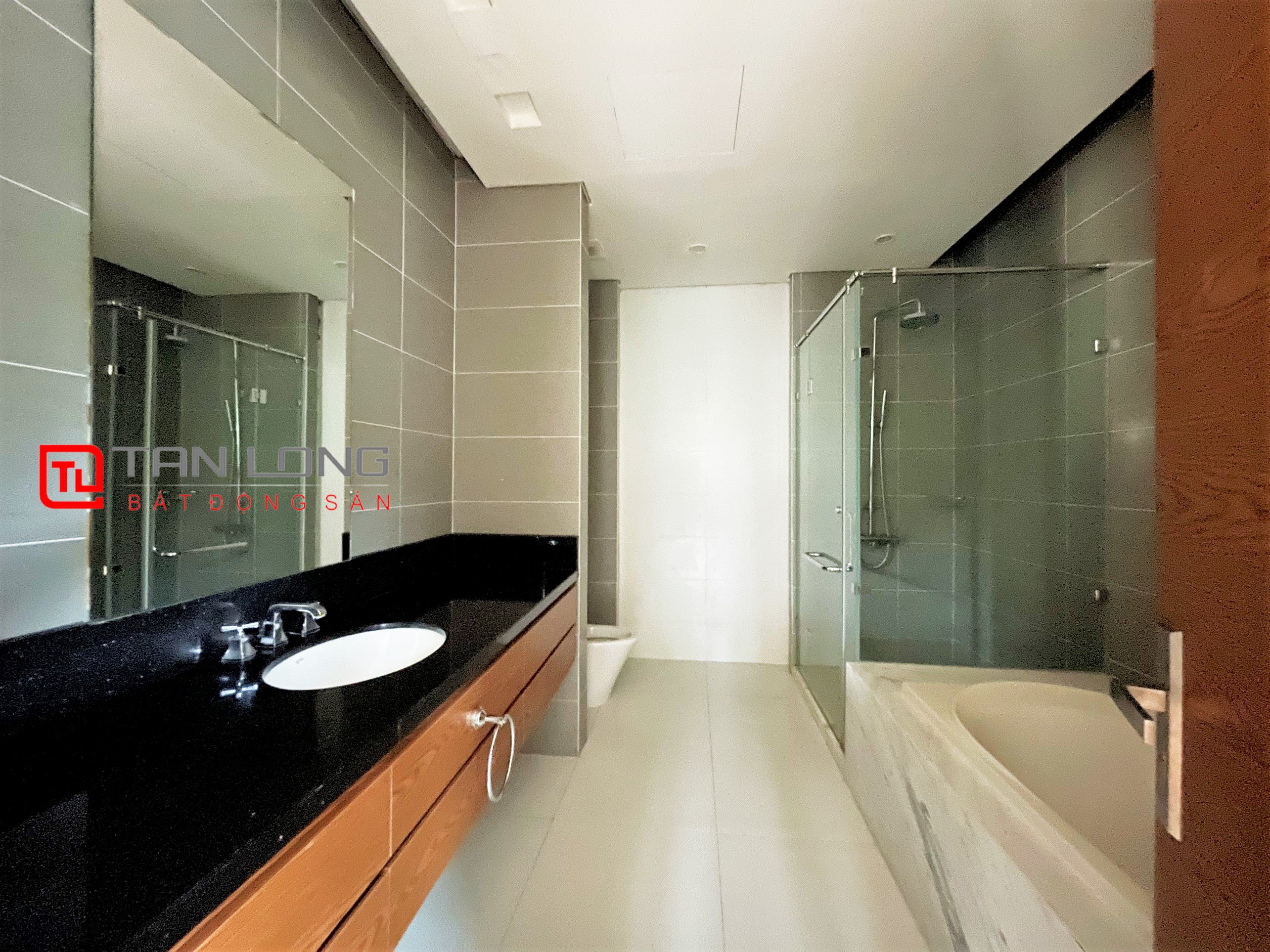 Cho thuê Biệt thự song lập view ngã 3 sông tại Vinhomes Riverside 13