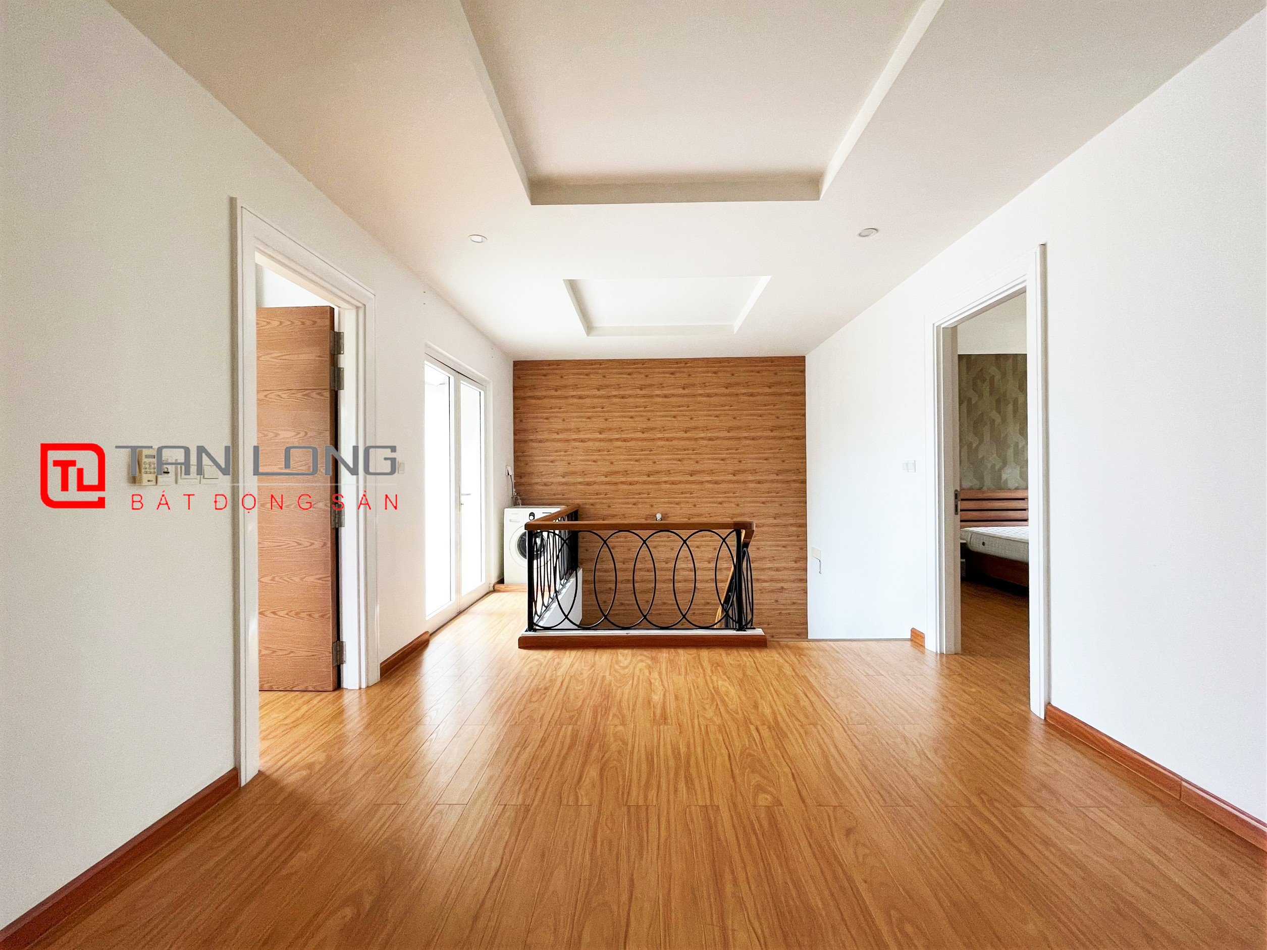 Cho thuê Biệt thự song lập view ngã 3 sông tại Vinhomes Riverside 18