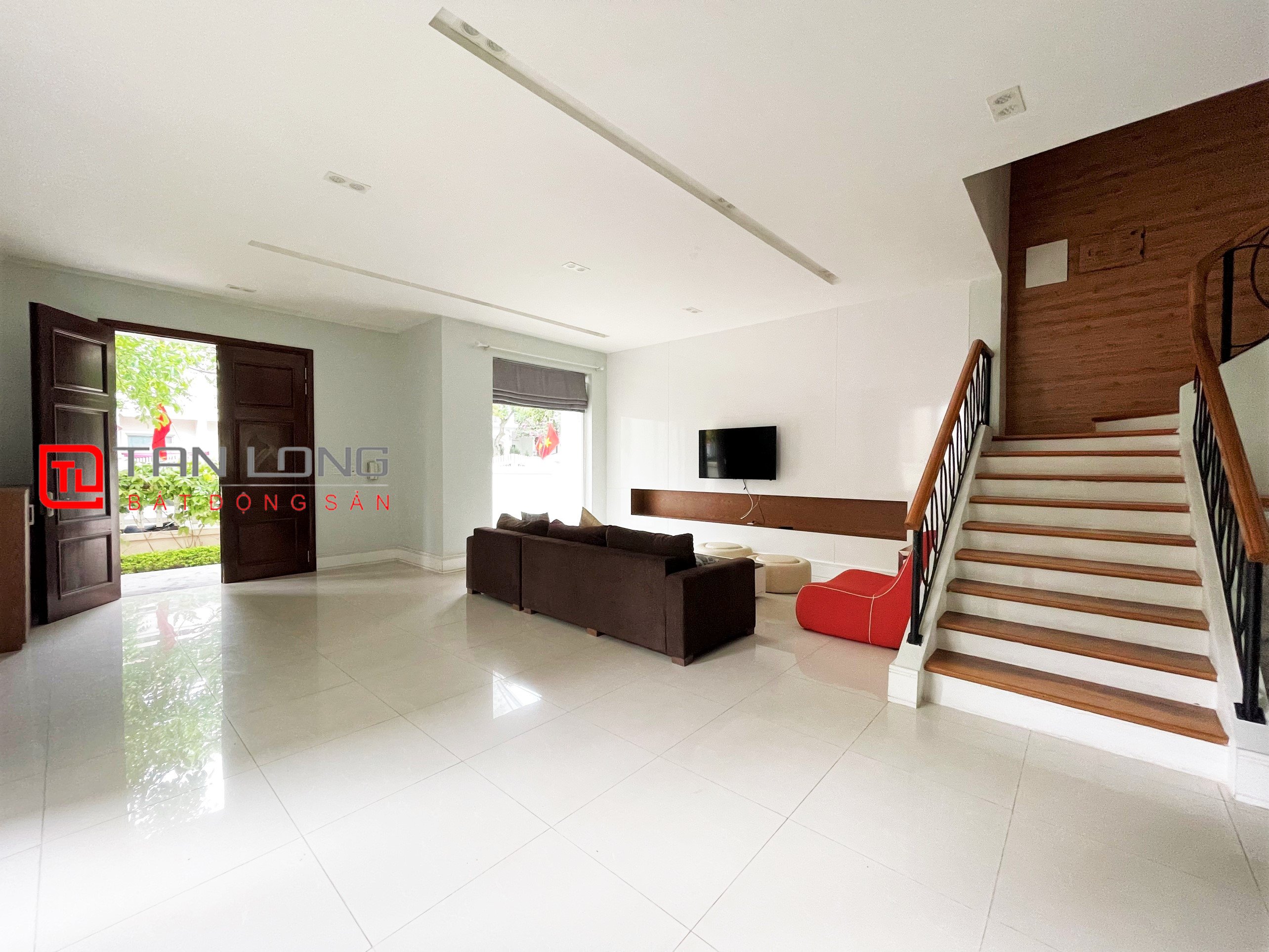 Cho thuê Biệt thự song lập view ngã 3 sông tại Vinhomes Riverside 2