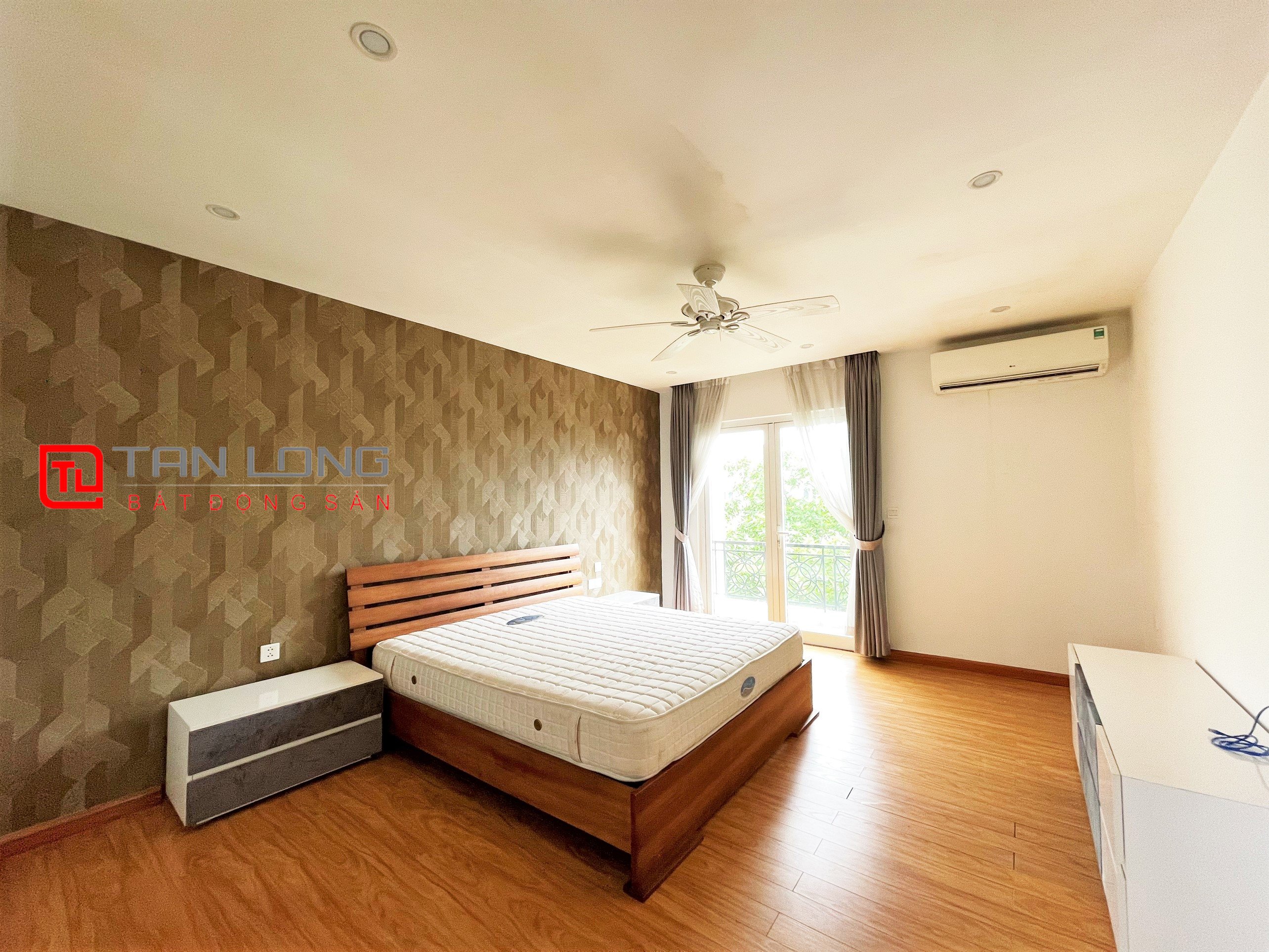 Cho thuê Biệt thự song lập view ngã 3 sông tại Vinhomes Riverside 22