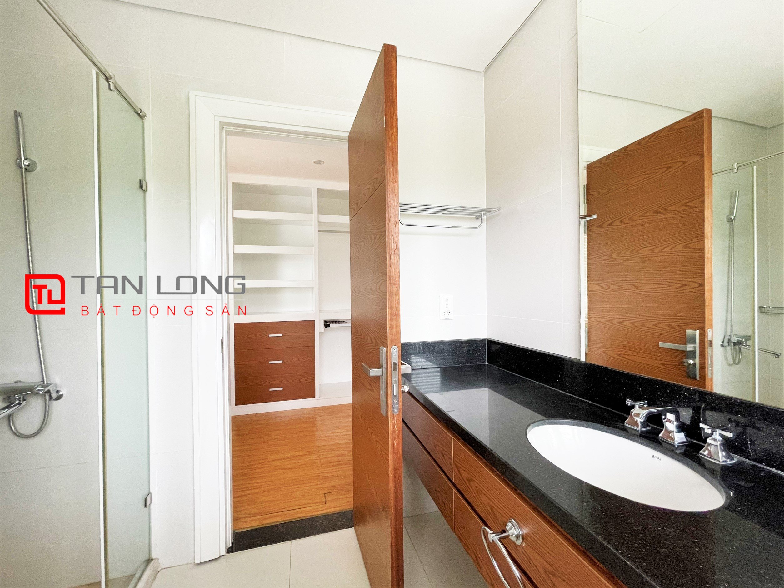 Cho thuê Biệt thự song lập view ngã 3 sông tại Vinhomes Riverside 25