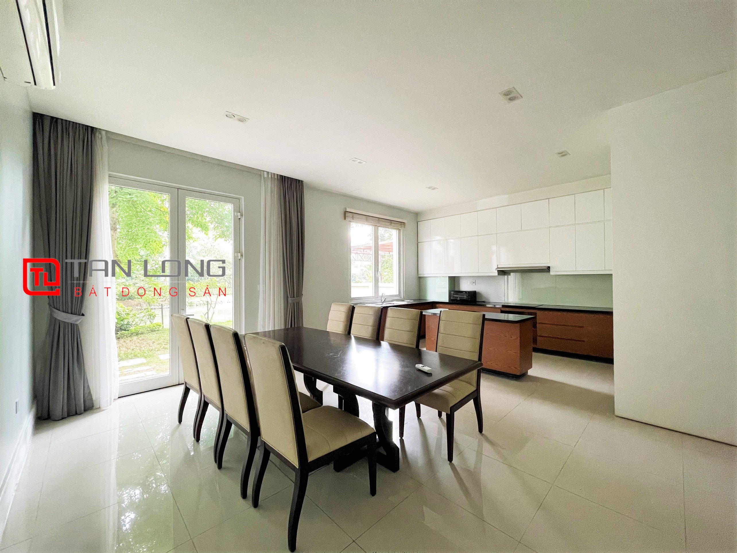 Cho thuê Biệt thự song lập view ngã 3 sông tại Vinhomes Riverside 6