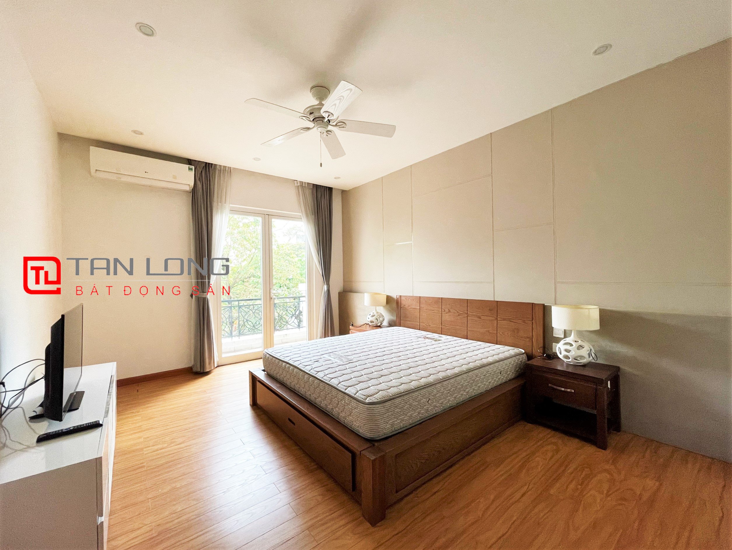 Cho thuê Biệt thự song lập view ngã 3 sông tại Vinhomes Riverside 9