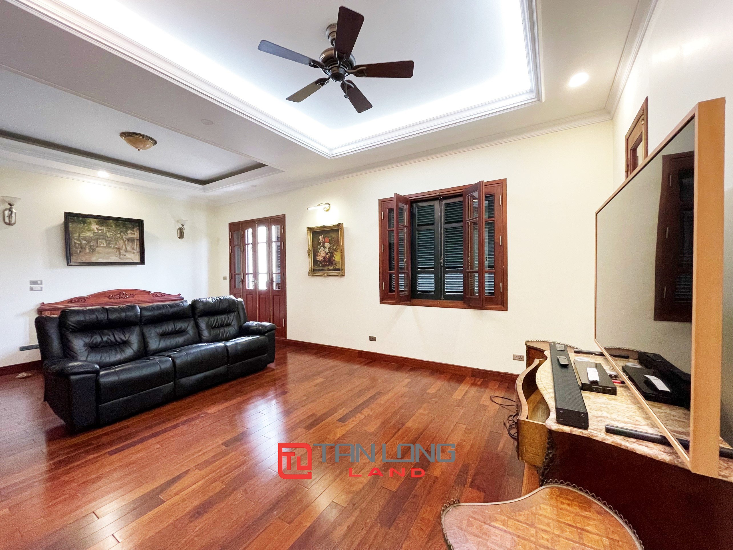 Cho thuê Biệt thự Song lập view sông gần trường quốc tế BIS tại Vinhomes Riverside 10