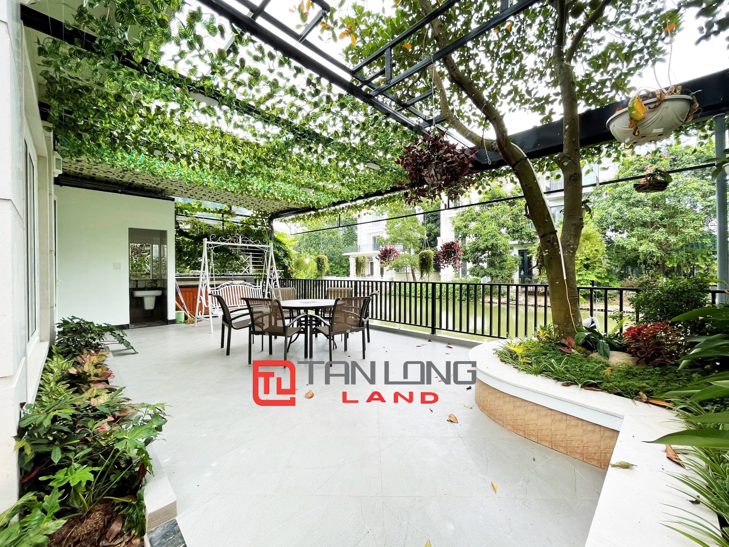 Cho thuê Biệt thự Song lập view sông hoàn thiện full nội thất tại Vinhomes Riverside 6