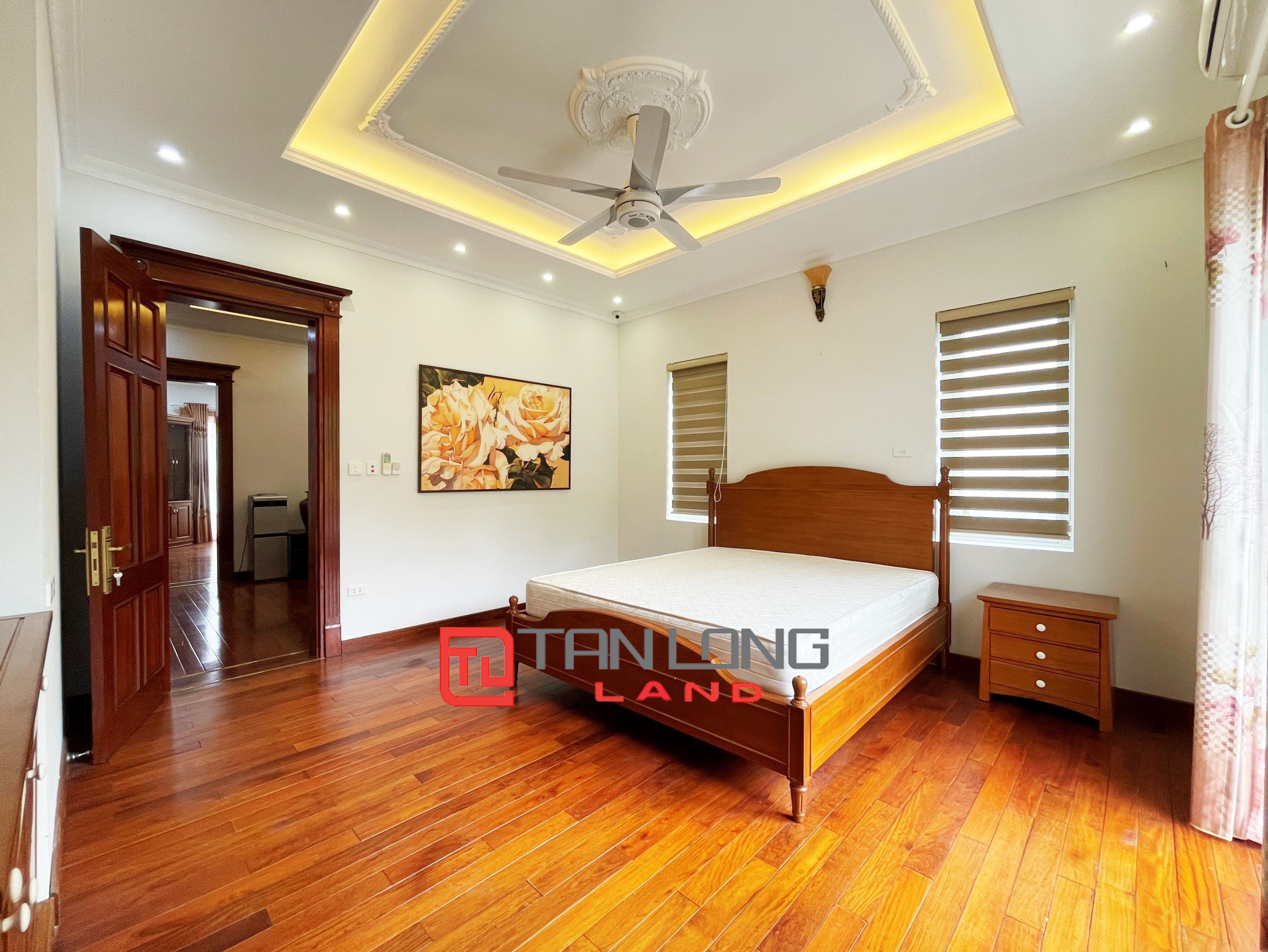 Cho thuê Biệt thự Song lập view sông hoàn thiện full nội thất tại Vinhomes Riverside 10