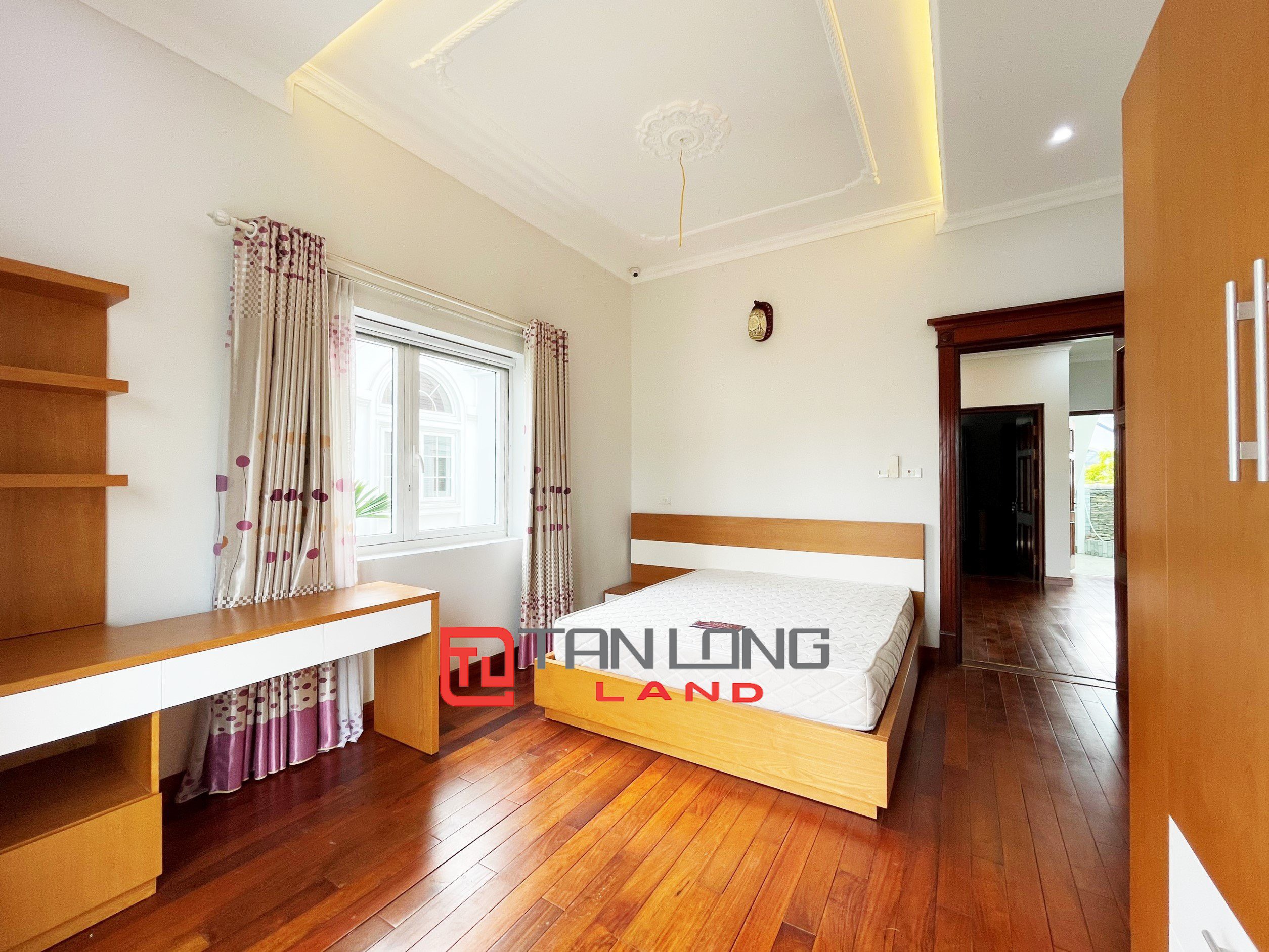 Cho thuê Biệt thự Song lập view sông hoàn thiện full nội thất tại Vinhomes Riverside 13