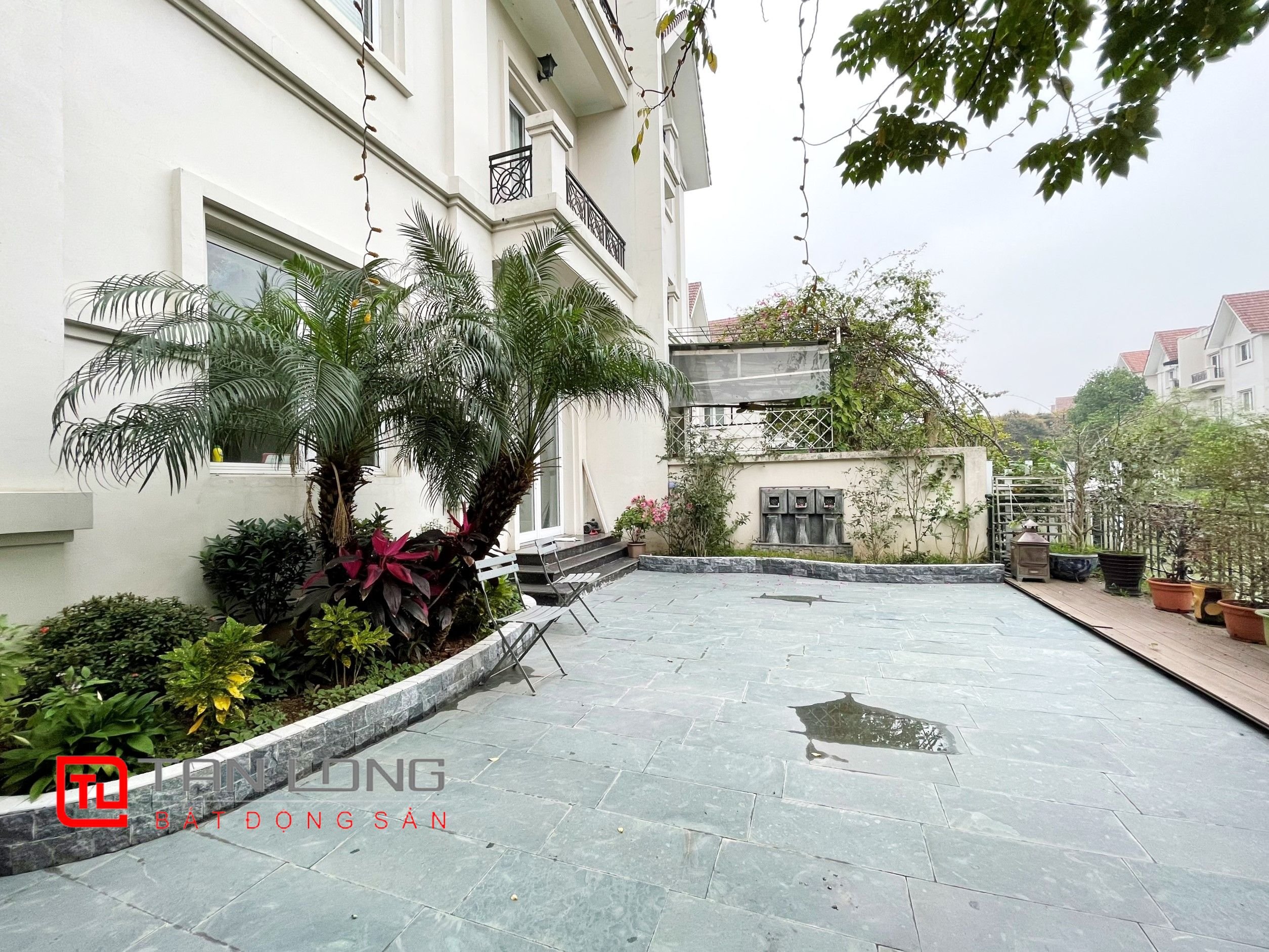 Cho thuê biệt thự song lập view sông trước nhà tại Vinhomes Riverside 1