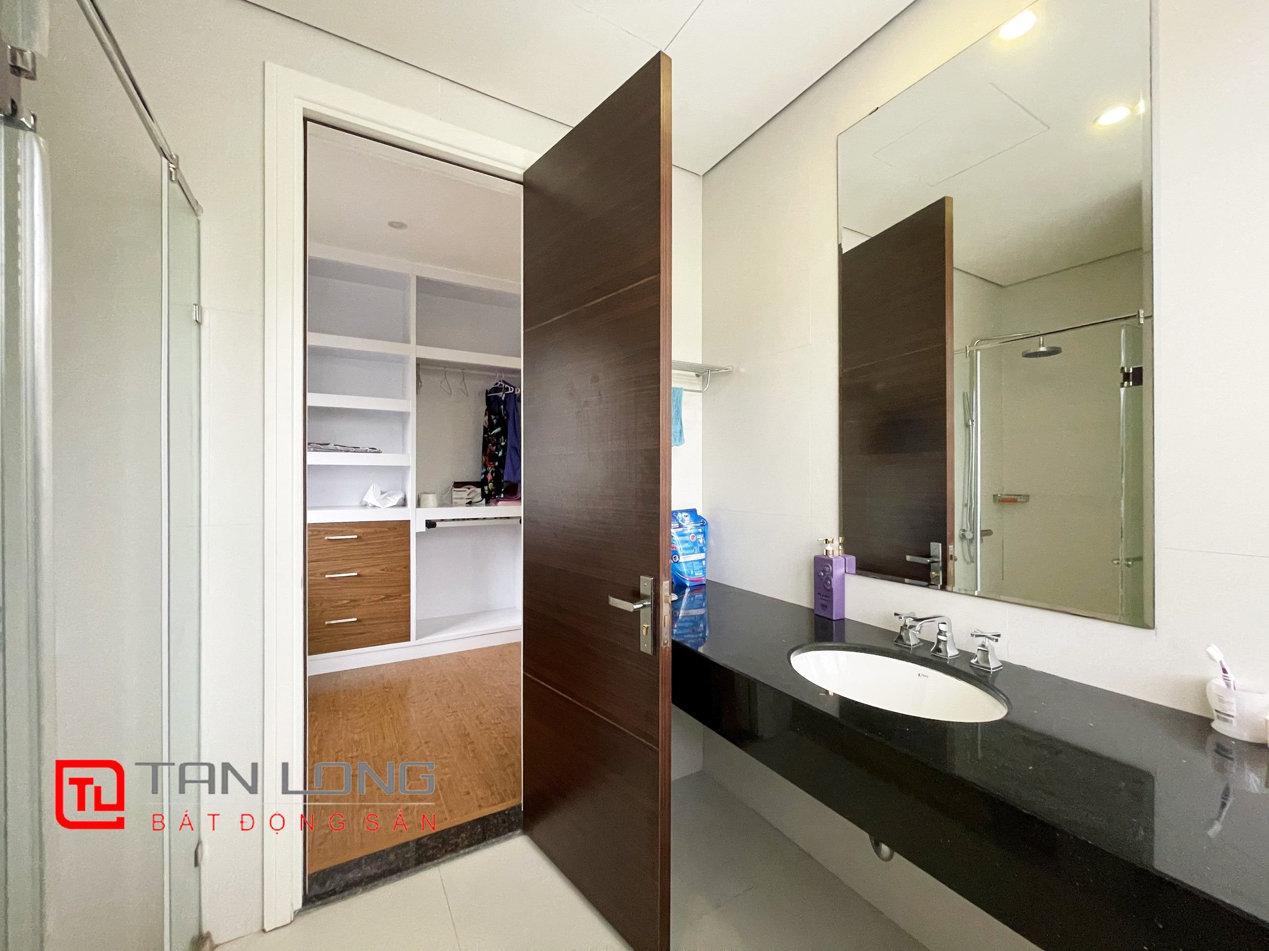 Cho thuê biệt thự song lập view sông trước nhà tại Vinhomes Riverside 10