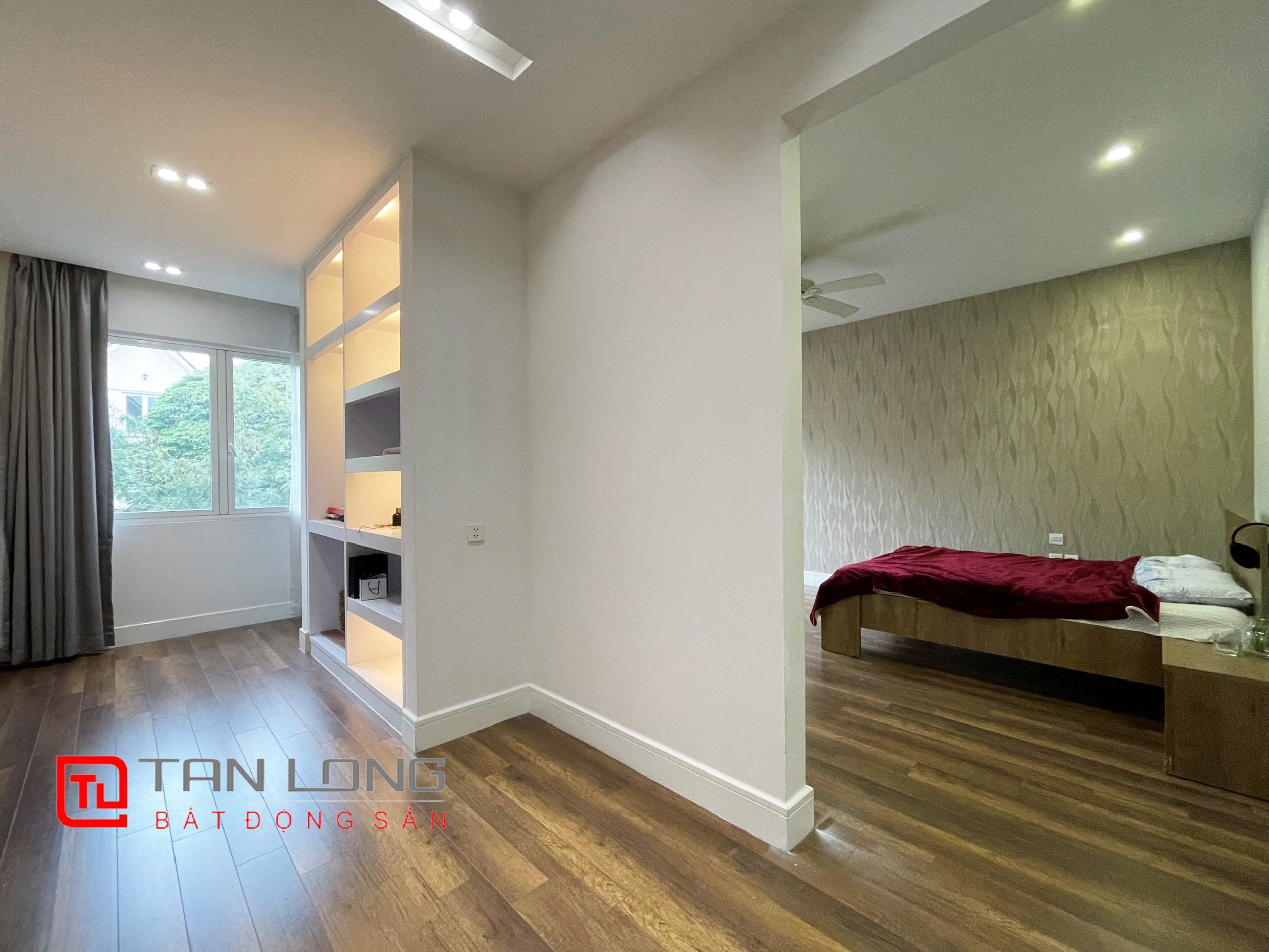 Cho thuê biệt thự song lập view sông trước nhà tại Vinhomes Riverside 12