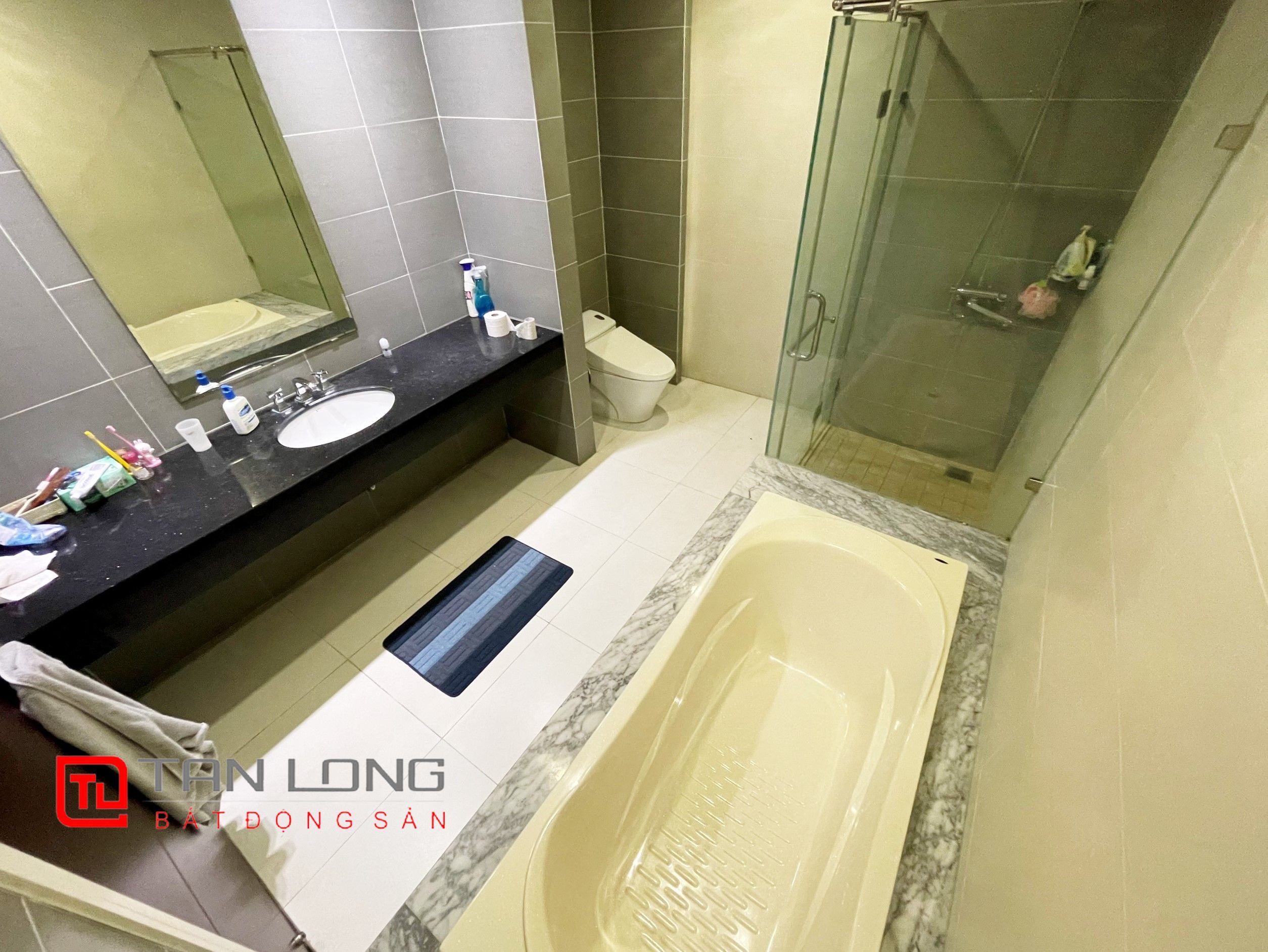 Cho thuê biệt thự song lập view sông trước nhà tại Vinhomes Riverside 14