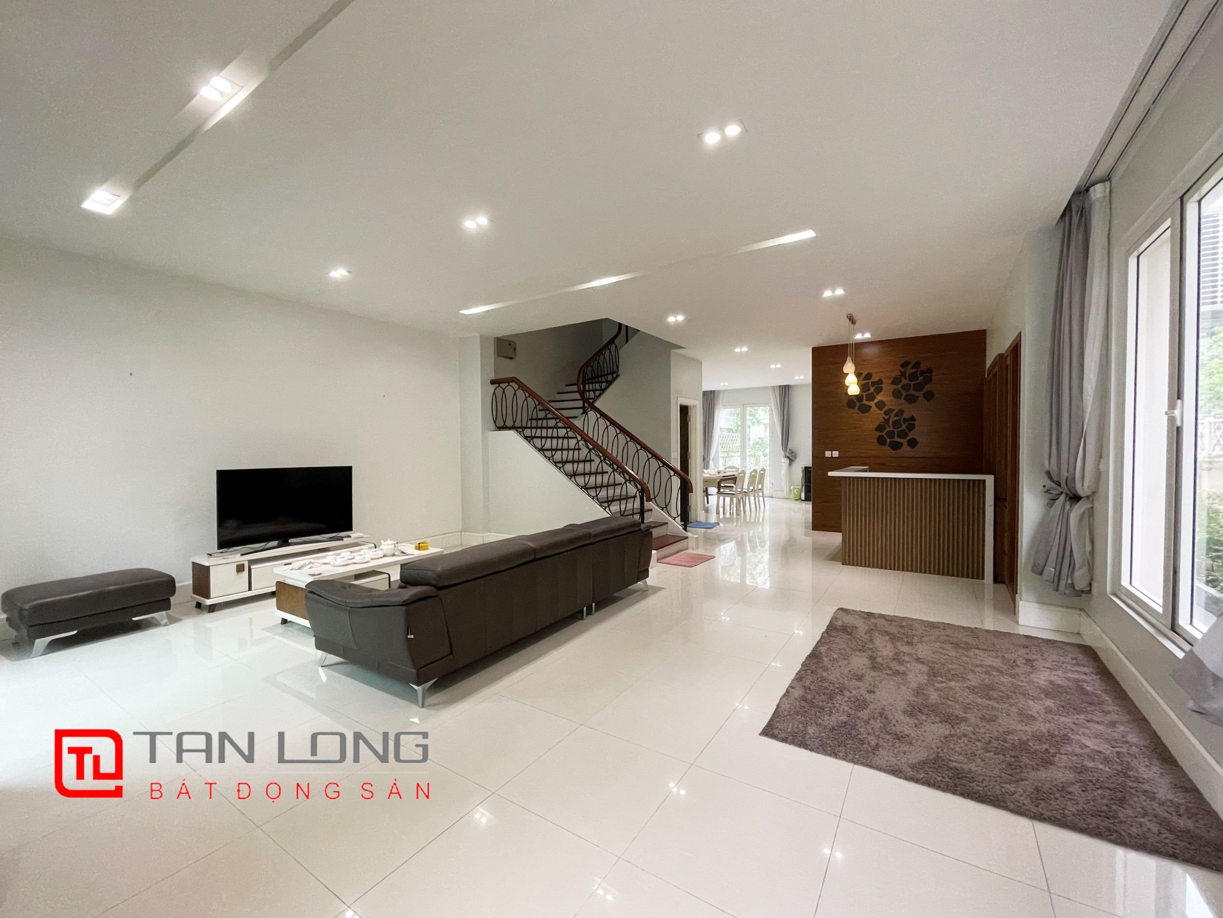 Cho thuê biệt thự song lập view sông trước nhà tại Vinhomes Riverside 3