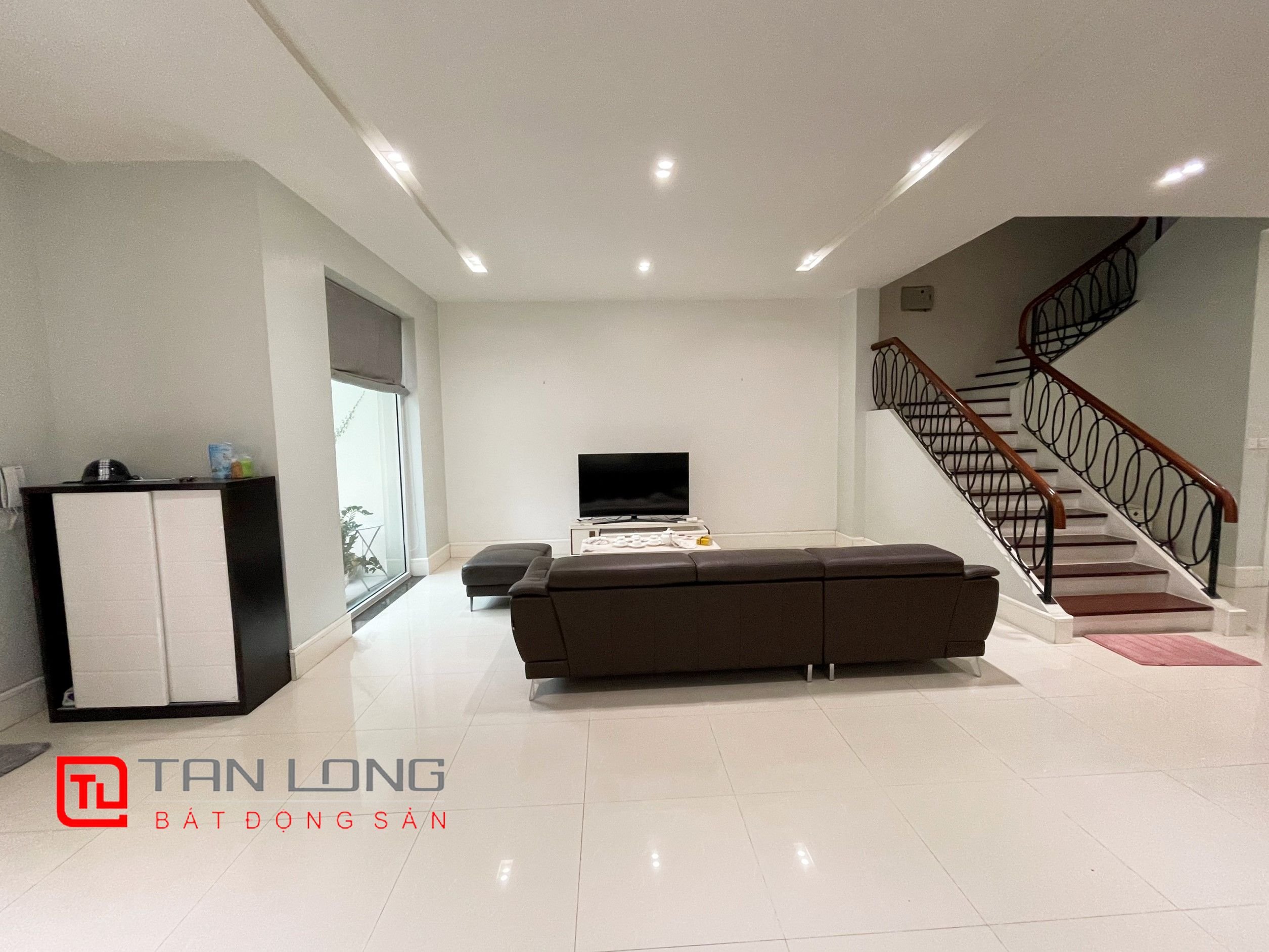 Cho thuê biệt thự song lập view sông trước nhà tại Vinhomes Riverside 4