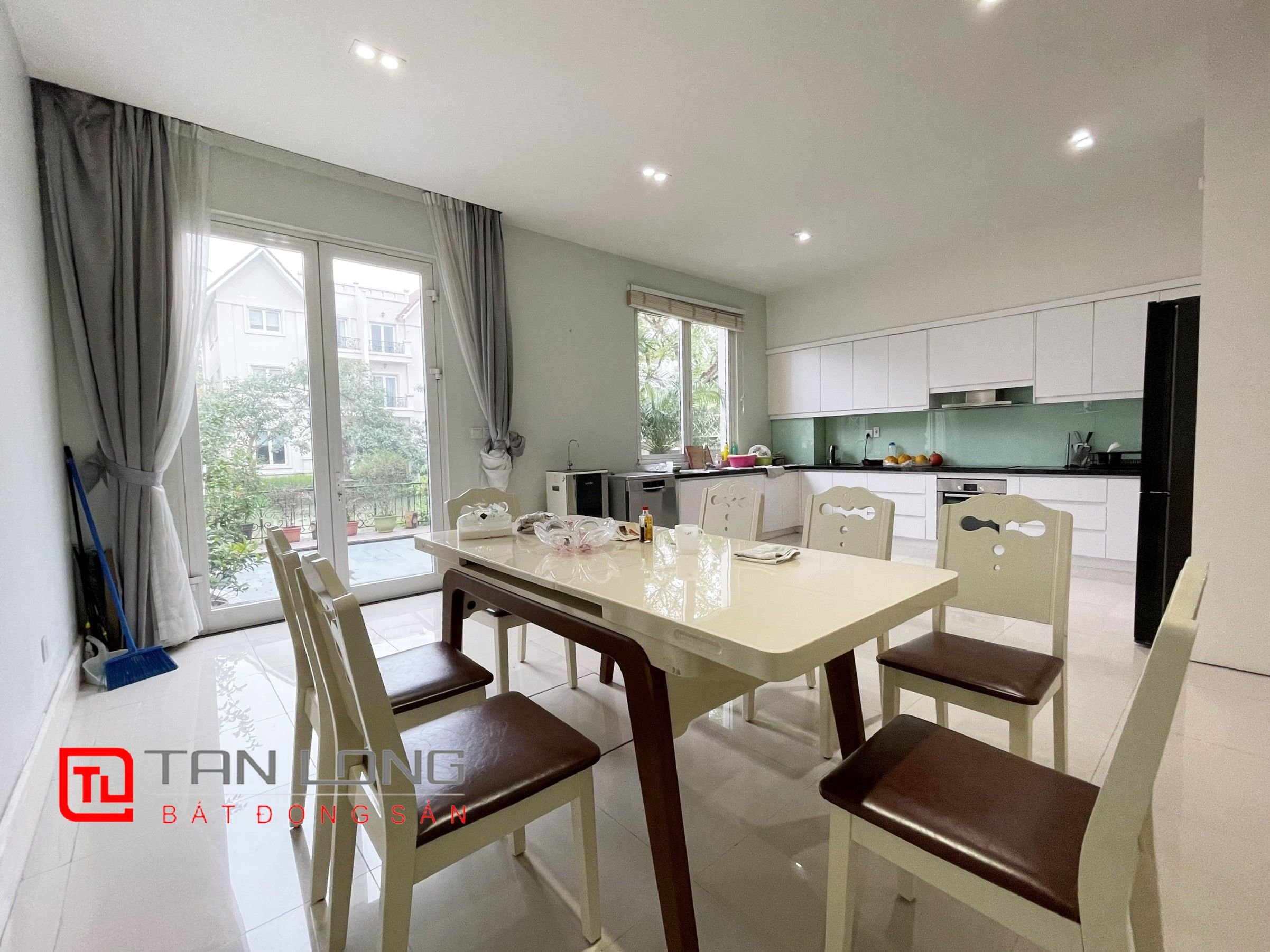 Cho thuê biệt thự song lập view sông trước nhà tại Vinhomes Riverside 5