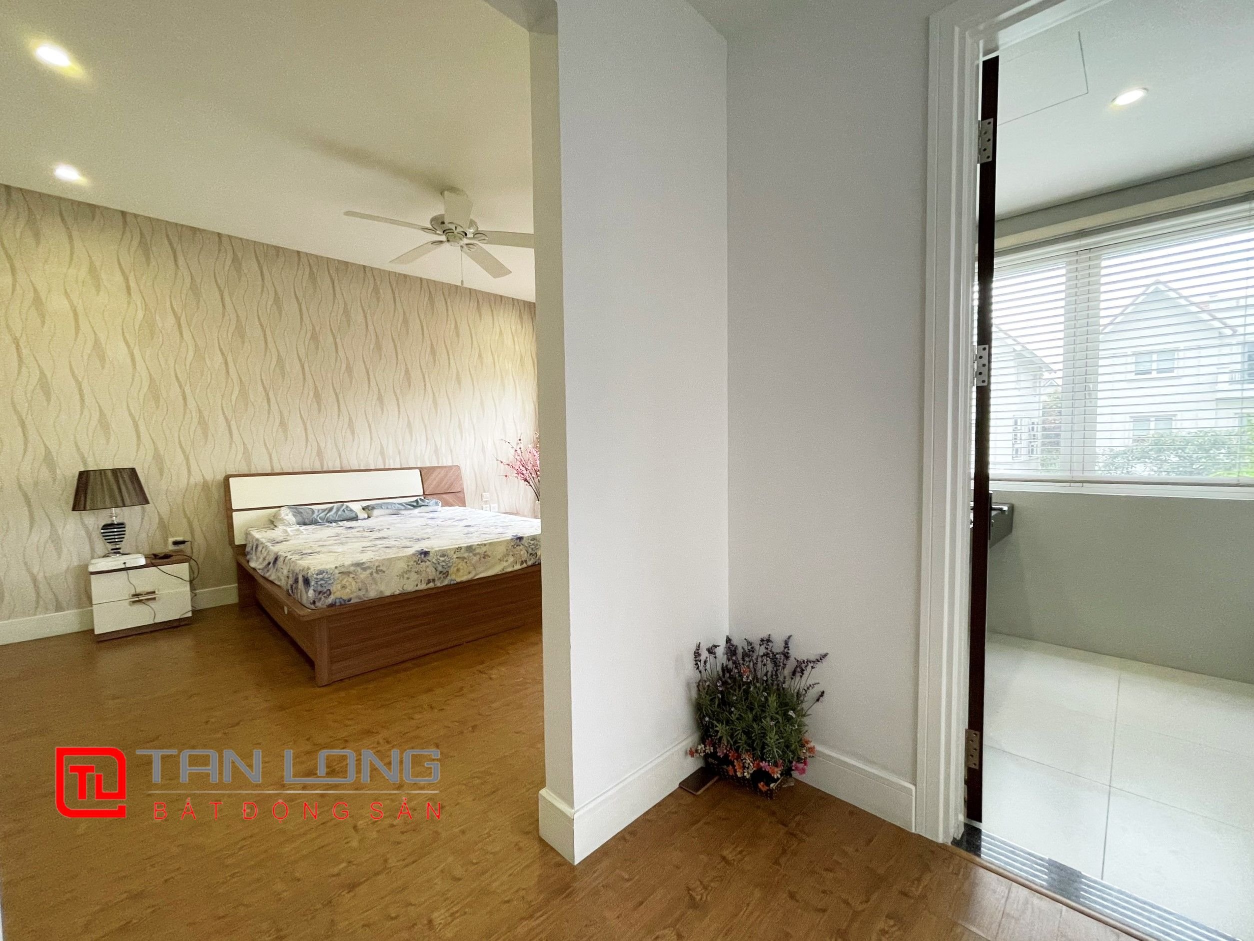 Cho thuê biệt thự song lập view sông trước nhà tại Vinhomes Riverside 8