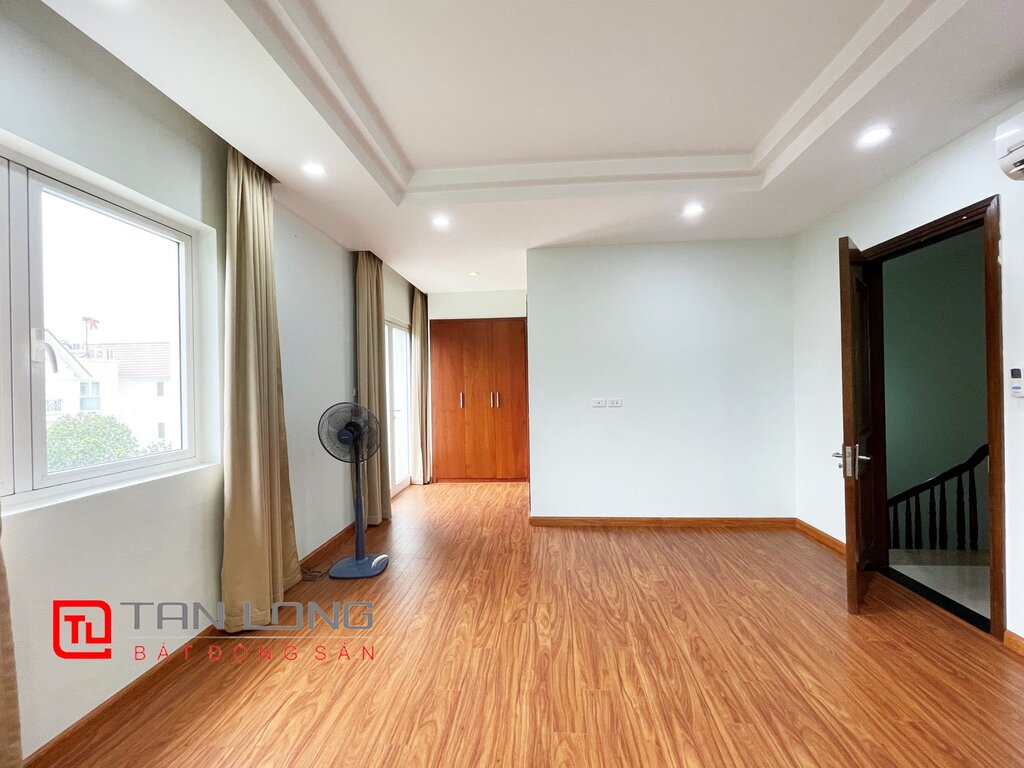 Cho thuê Biệt Thự Song Lập view vườn hoa tại Vinhomes Riverside 12