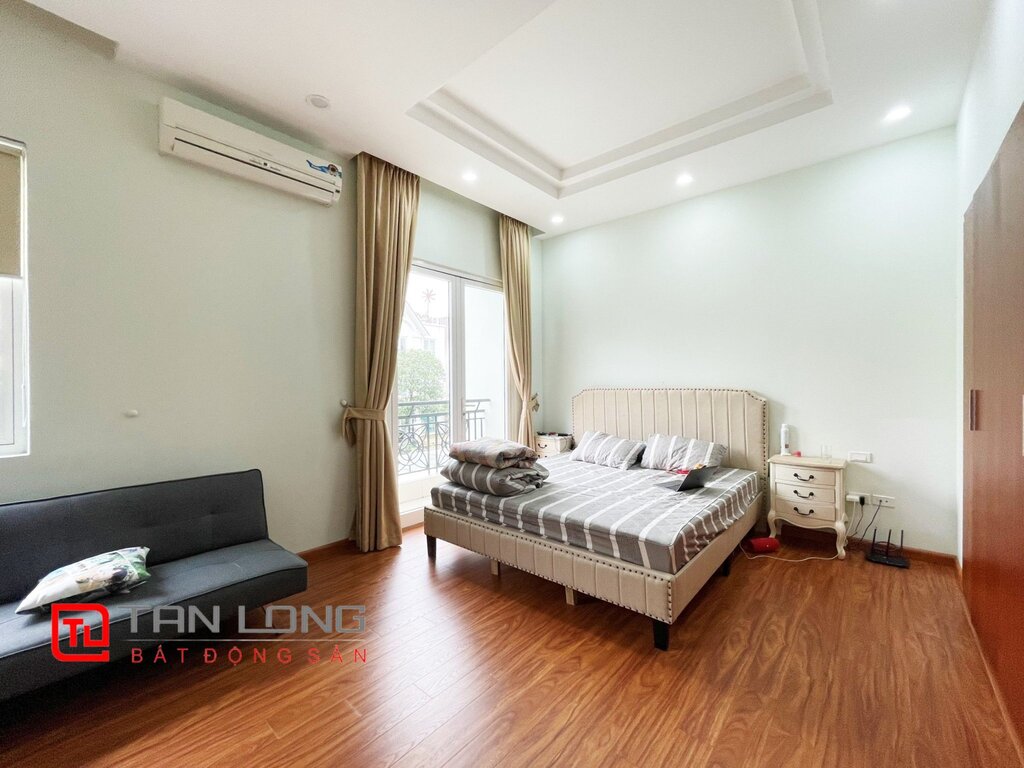 Cho thuê Biệt Thự Song Lập view vườn hoa tại Vinhomes Riverside 15