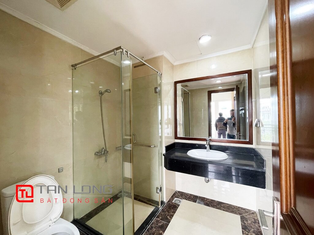 Cho thuê Biệt Thự Song Lập view vườn hoa tại Vinhomes Riverside 17