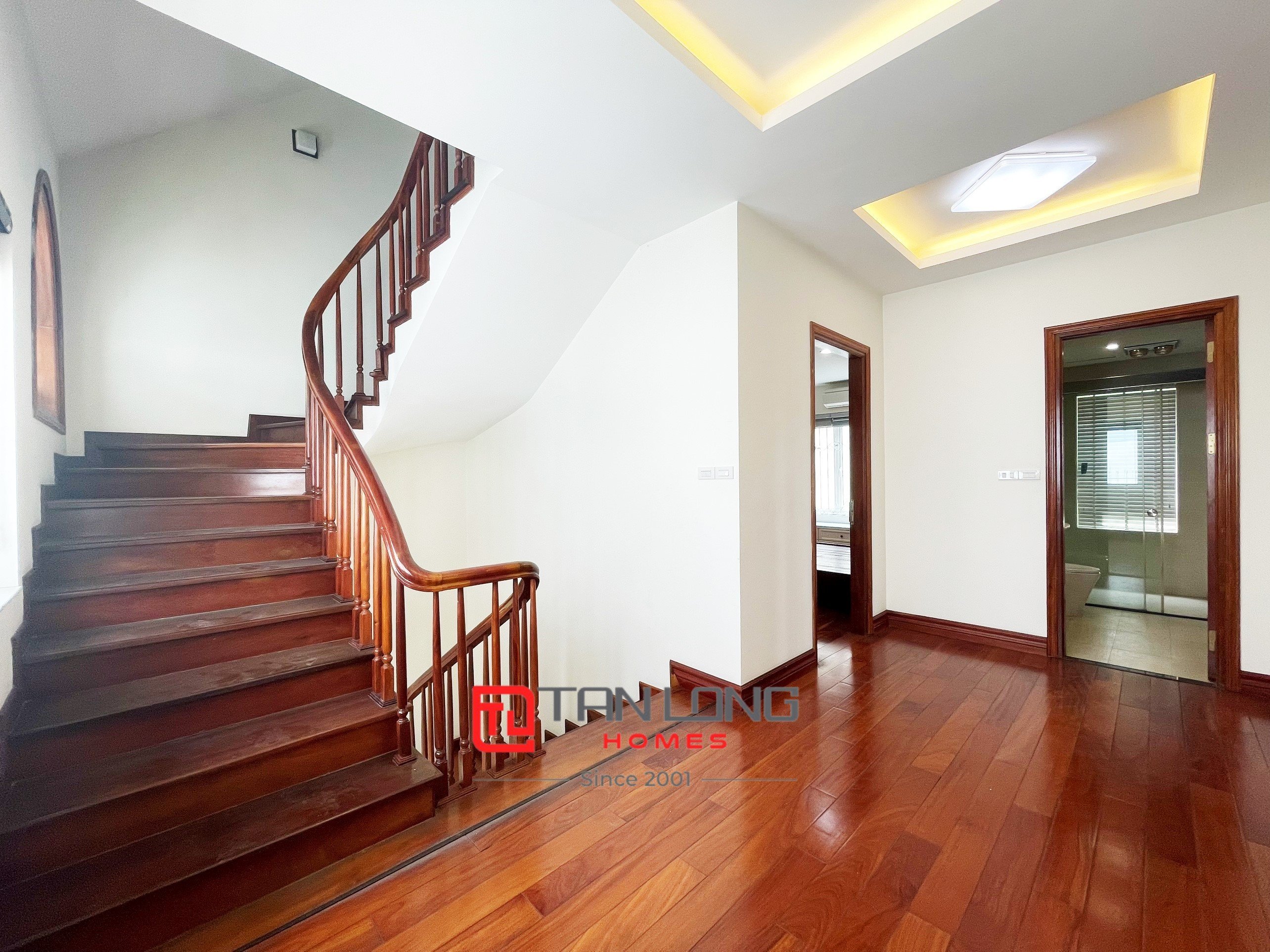 Cho thuê biệt thự tứ lập Vinhomes Riveride Long Biên 4