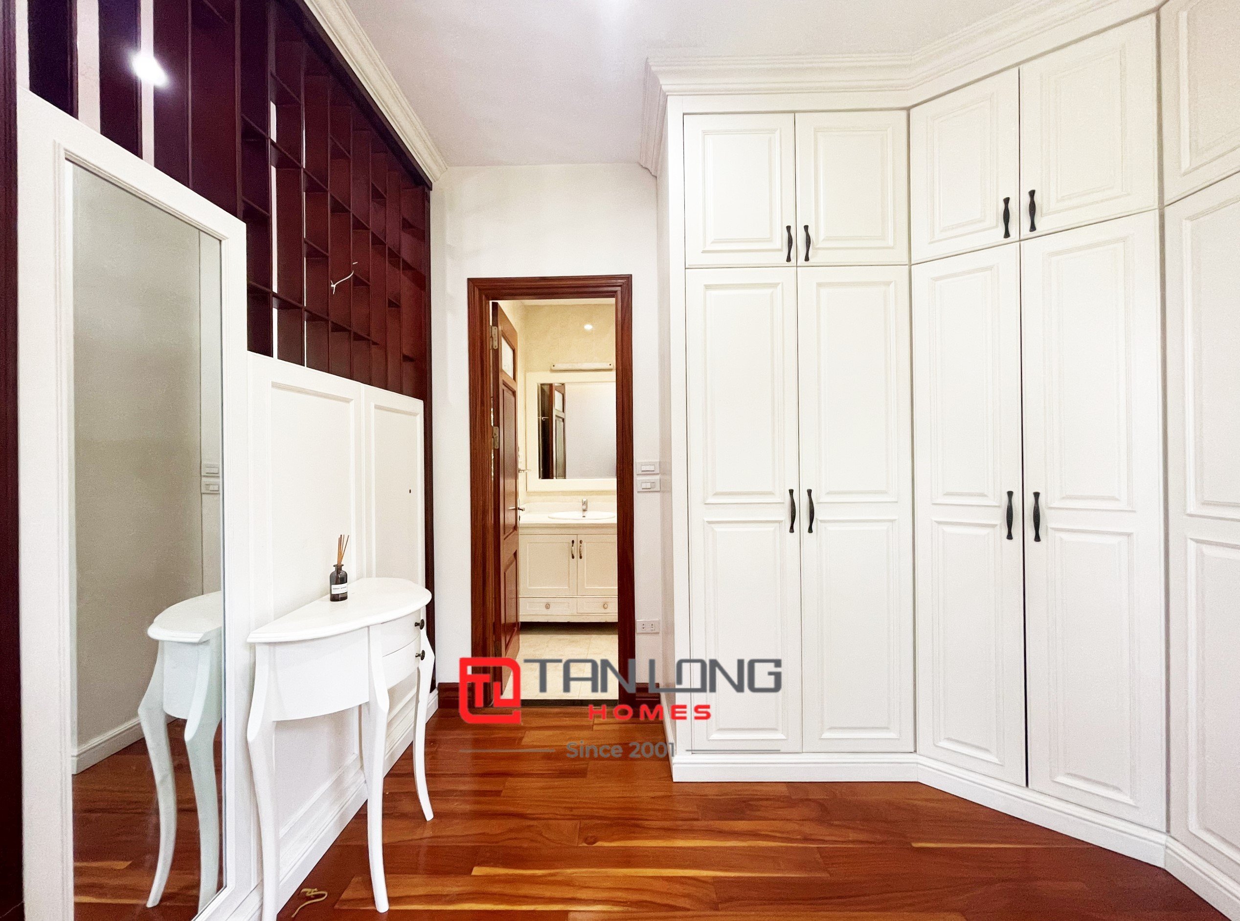 Cho thuê biệt thự tứ lập Vinhomes Riveride Long Biên 6