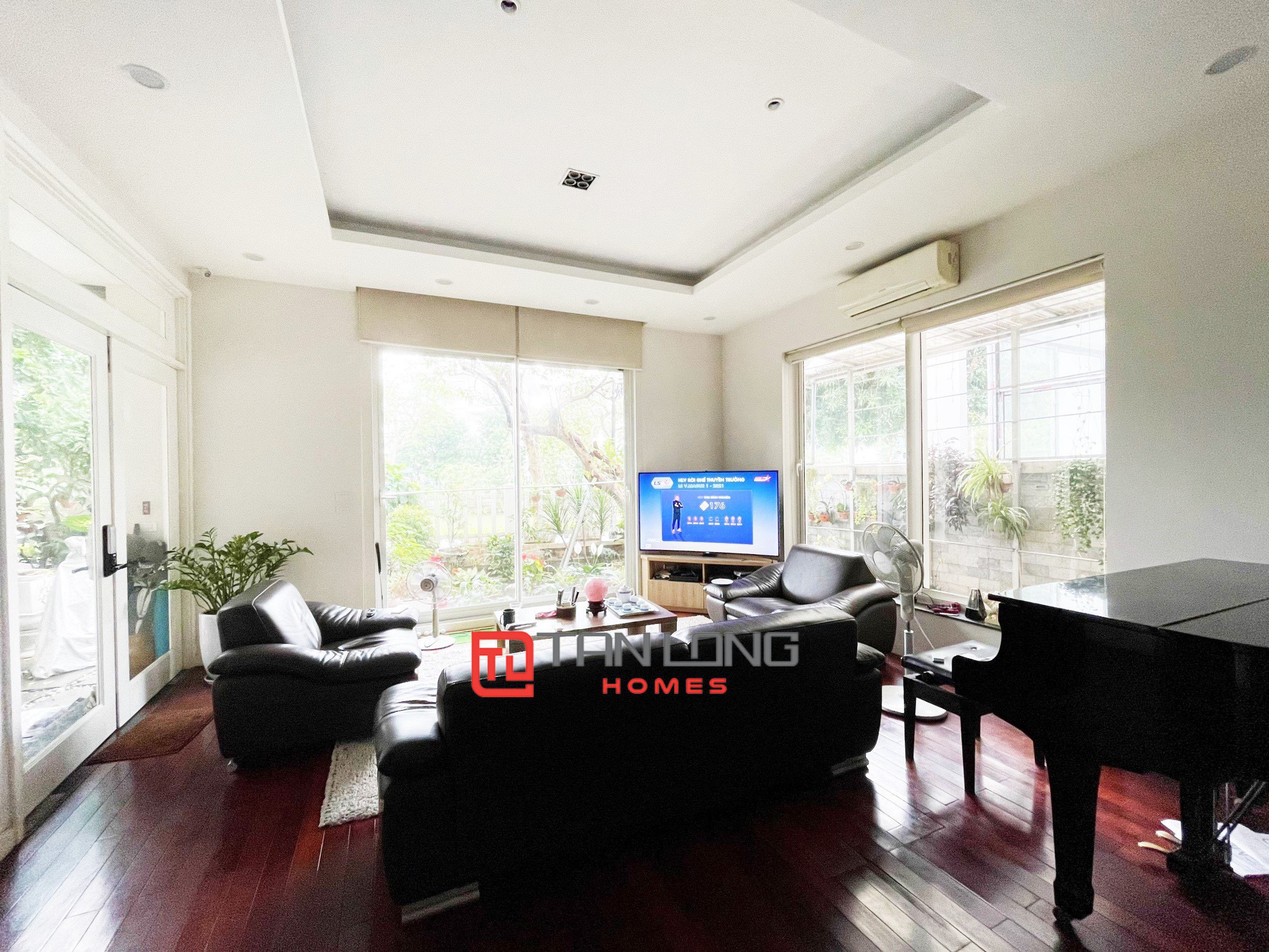 Cho thuê Biệt thự view sông full nội thất tại Vinhomes Riverside 2
