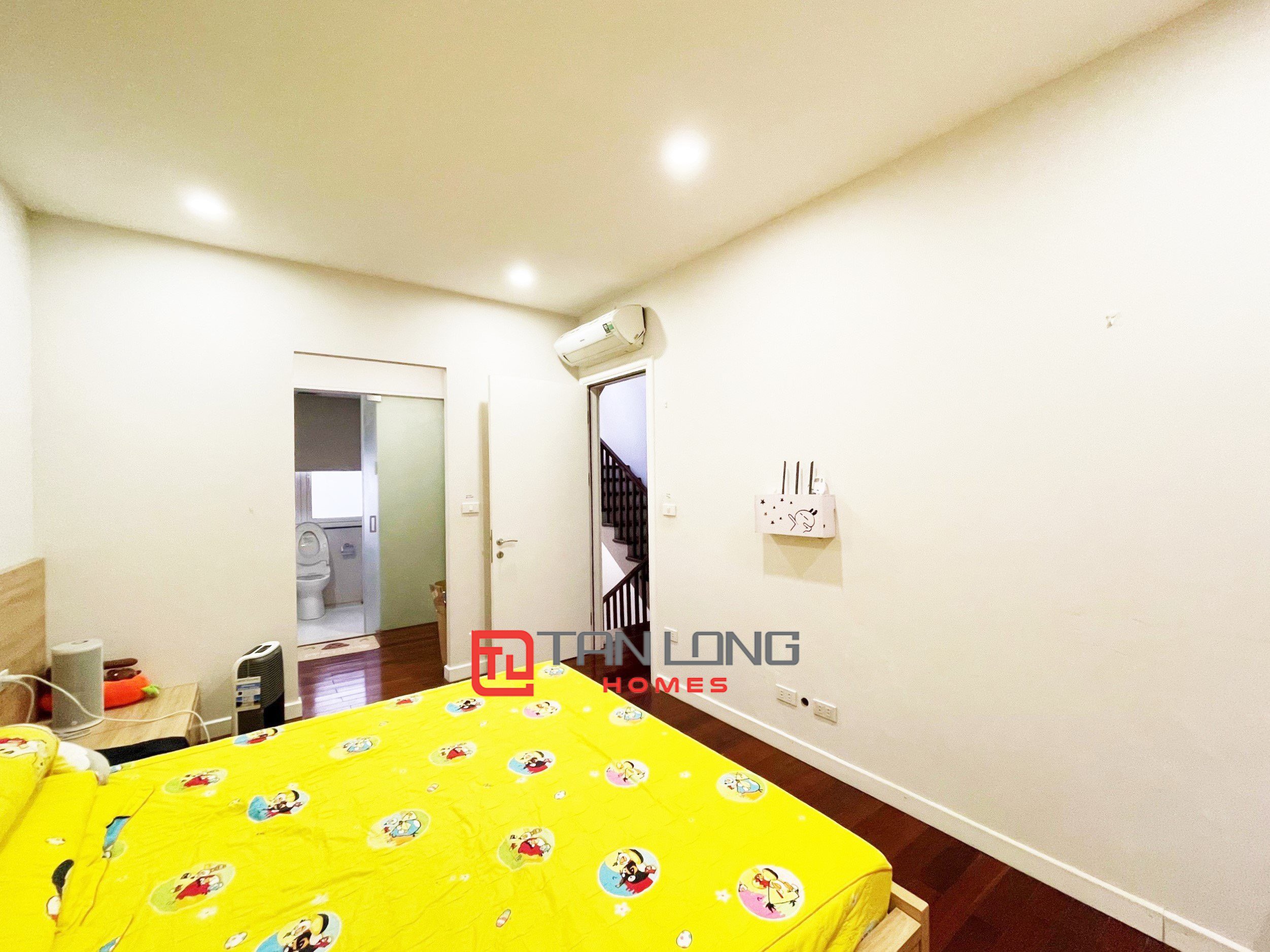 Cho thuê Biệt thự view sông full nội thất tại Vinhomes Riverside 10