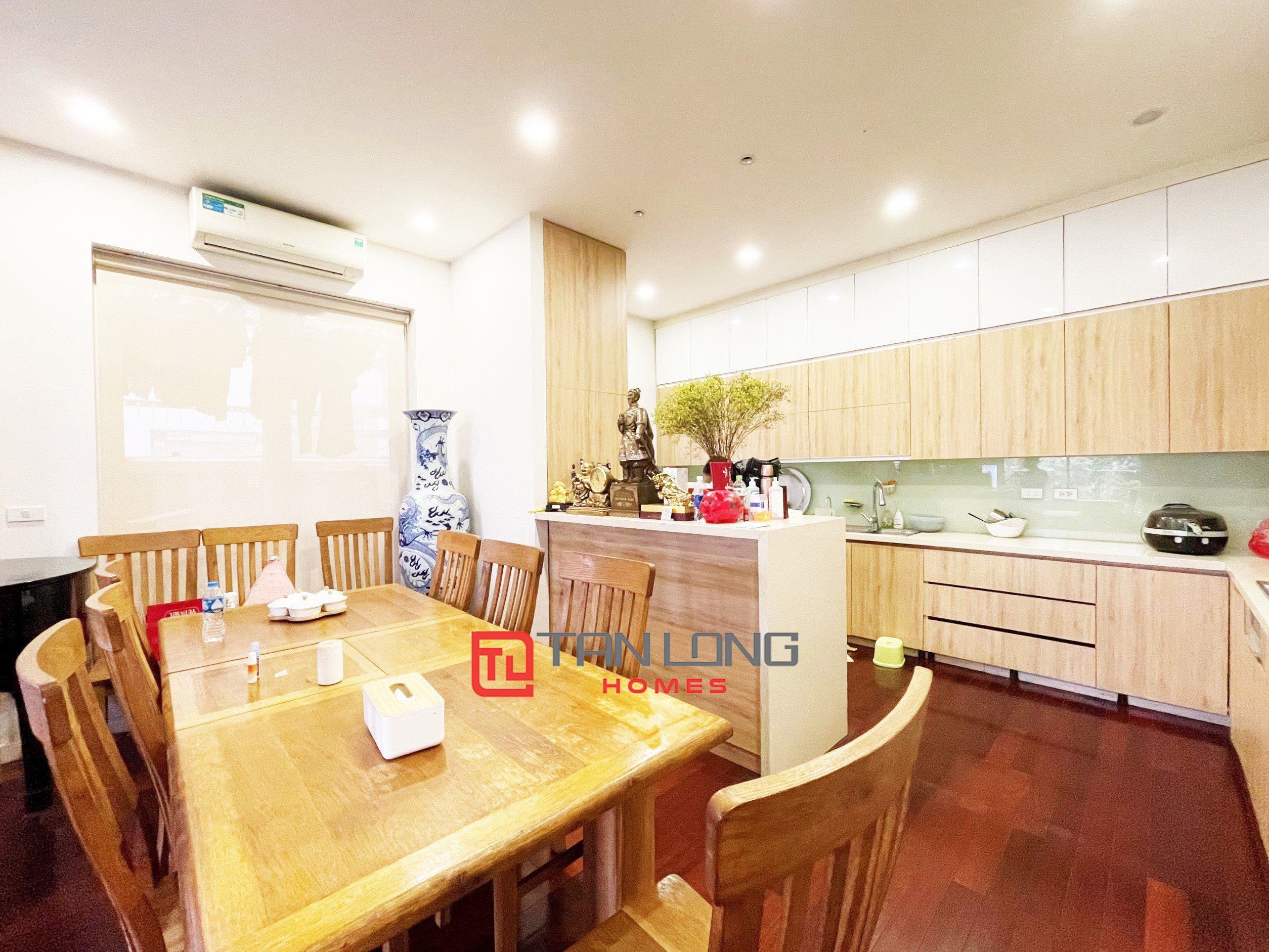 Cho thuê Biệt thự view sông full nội thất tại Vinhomes Riverside 3