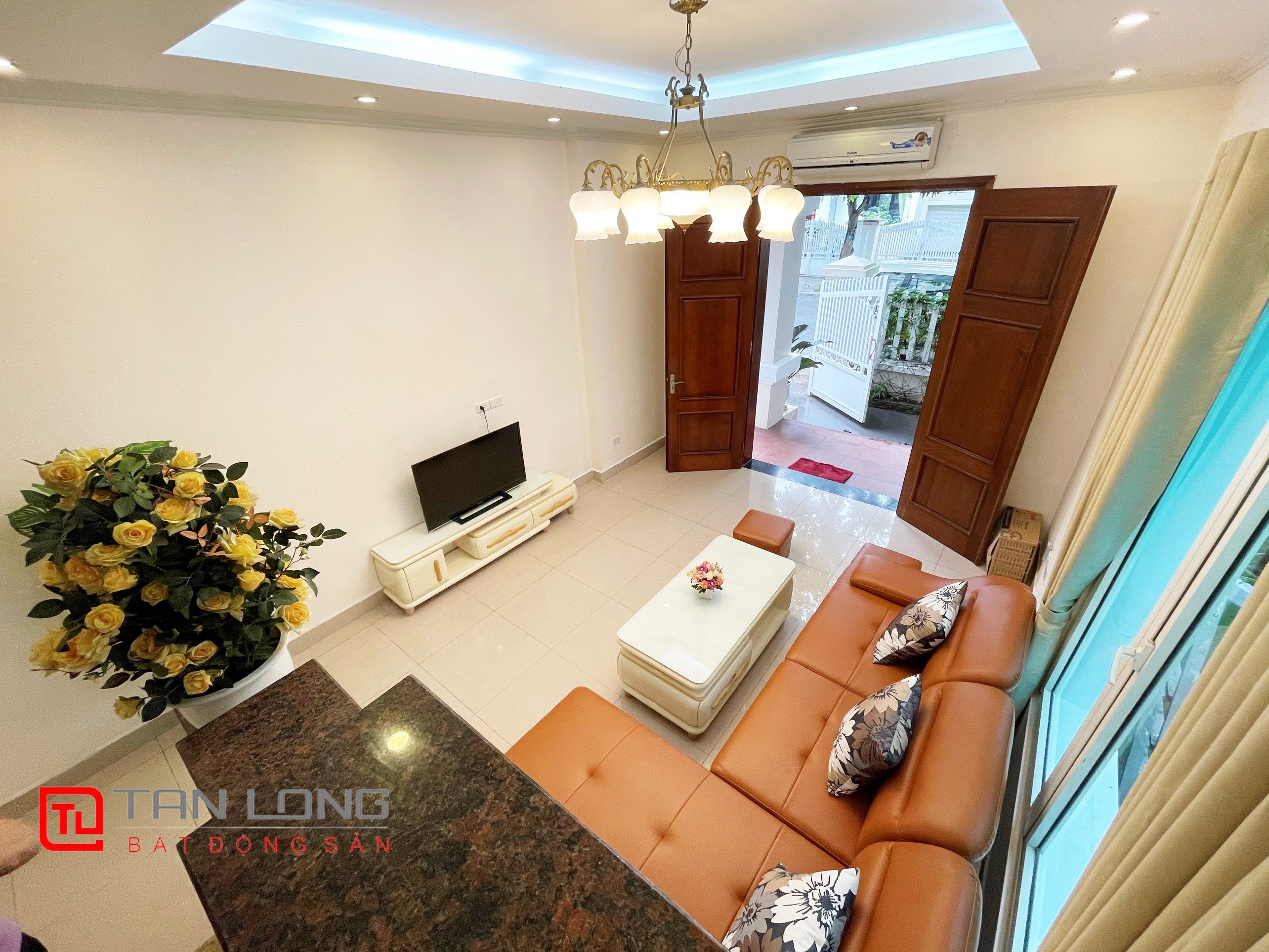 Cho thuê căn Biệt thự song lập Hoa Sữa view sông tại Vinhomes Riverside 1