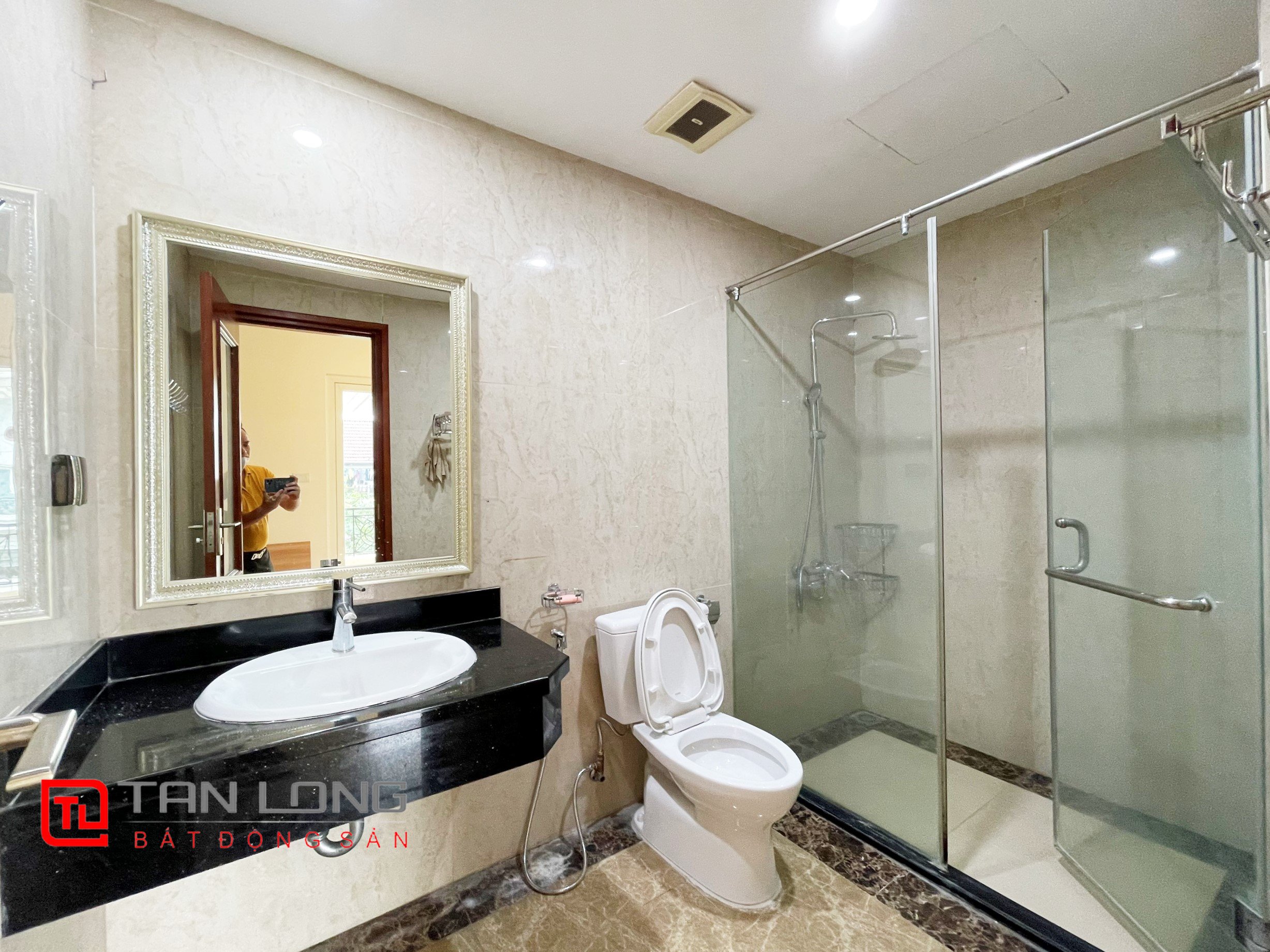 Cho thuê căn Biệt thự song lập Hoa Sữa view sông tại Vinhomes Riverside 10