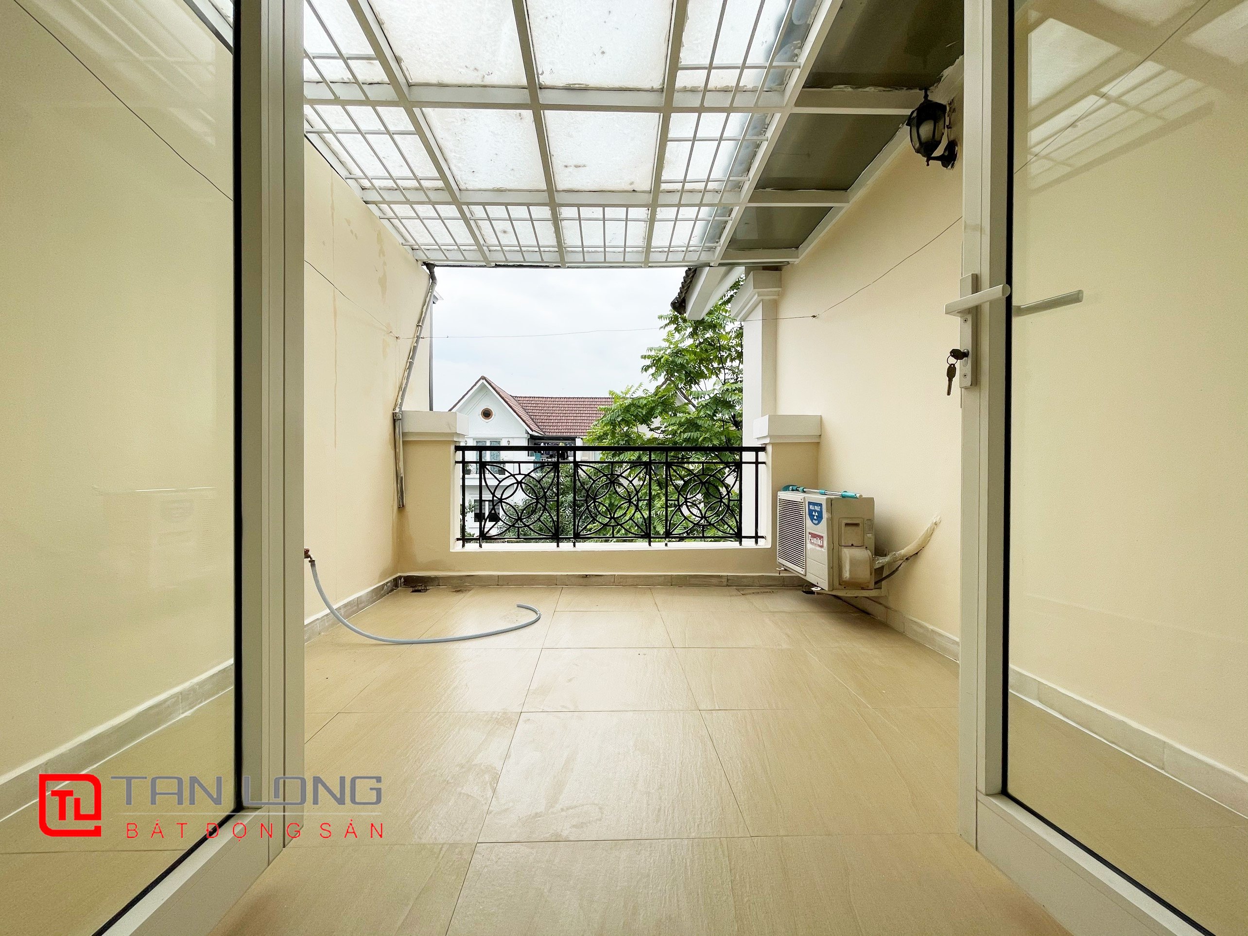 Cho thuê căn Biệt thự song lập Hoa Sữa view sông tại Vinhomes Riverside 12