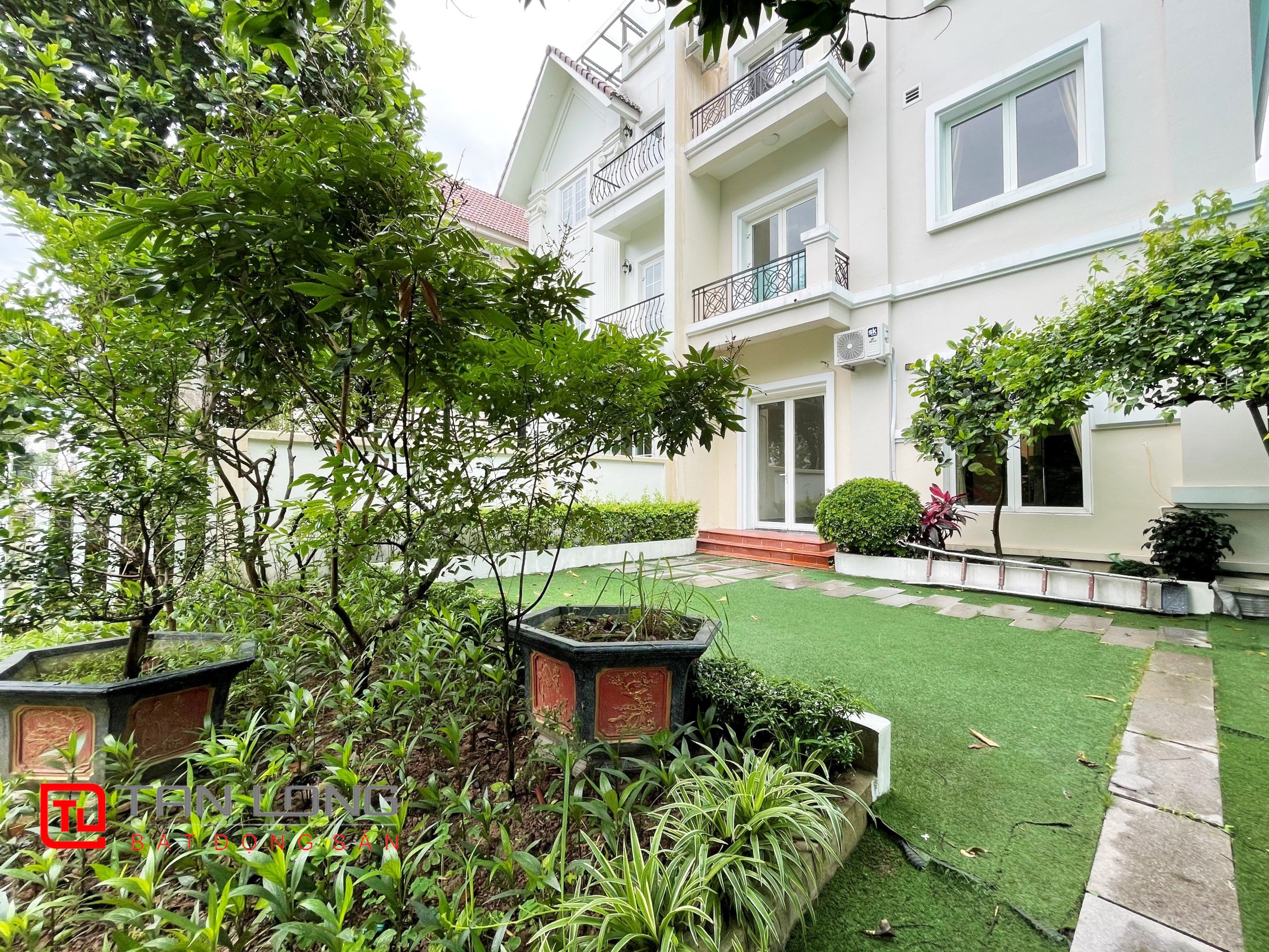 Cho thuê căn Biệt thự song lập Hoa Sữa view sông tại Vinhomes Riverside 13