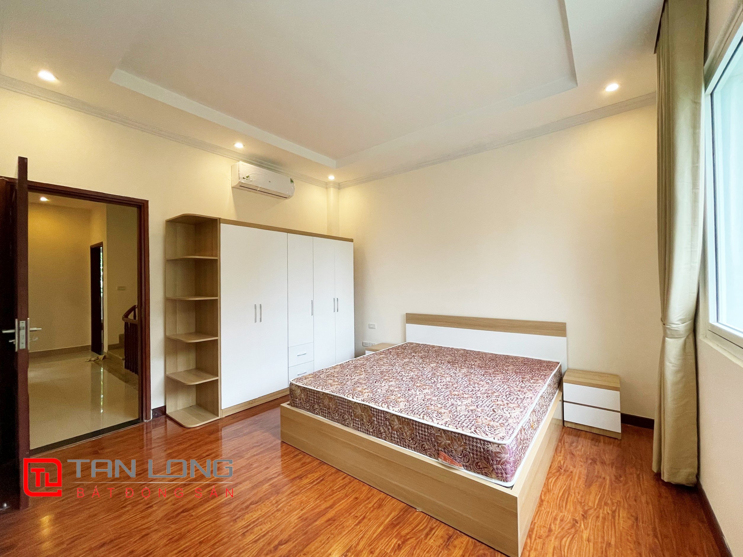 Cho thuê căn Biệt thự song lập Hoa Sữa view sông tại Vinhomes Riverside 8