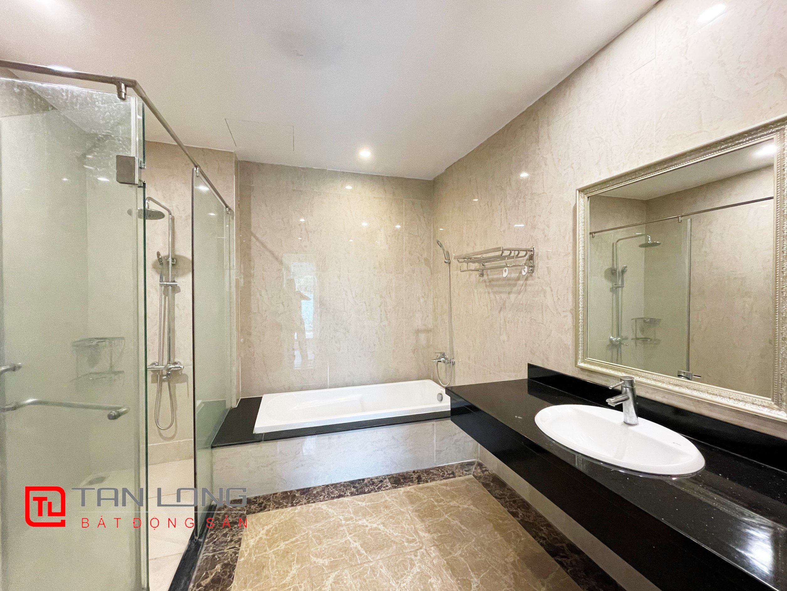 Cho thuê căn Biệt thự song lập Hoa Sữa view sông tại Vinhomes Riverside 9