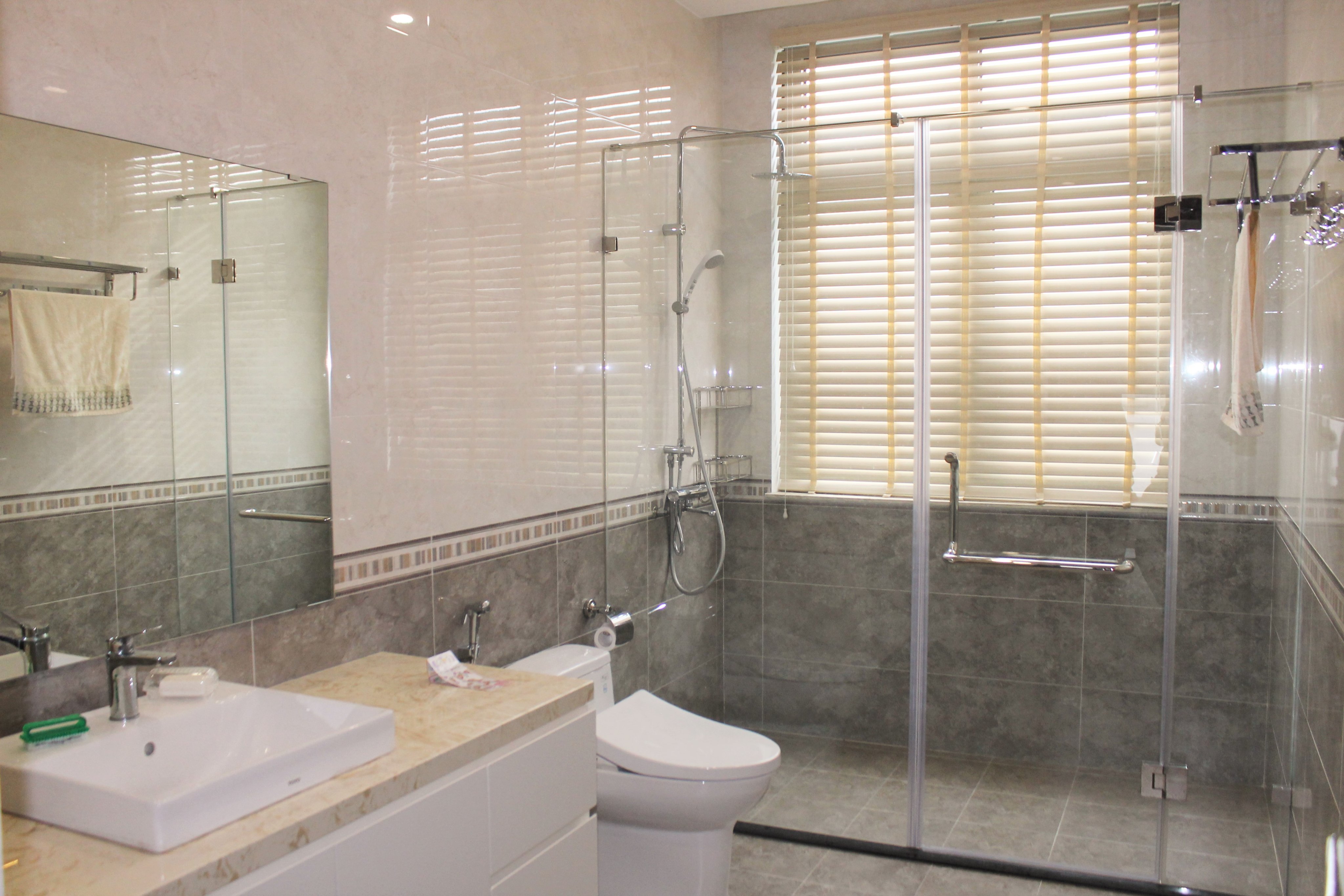 Cho thuê nhà liền kề hoàn thiện phía hồ Vinhomes The Harmony 8